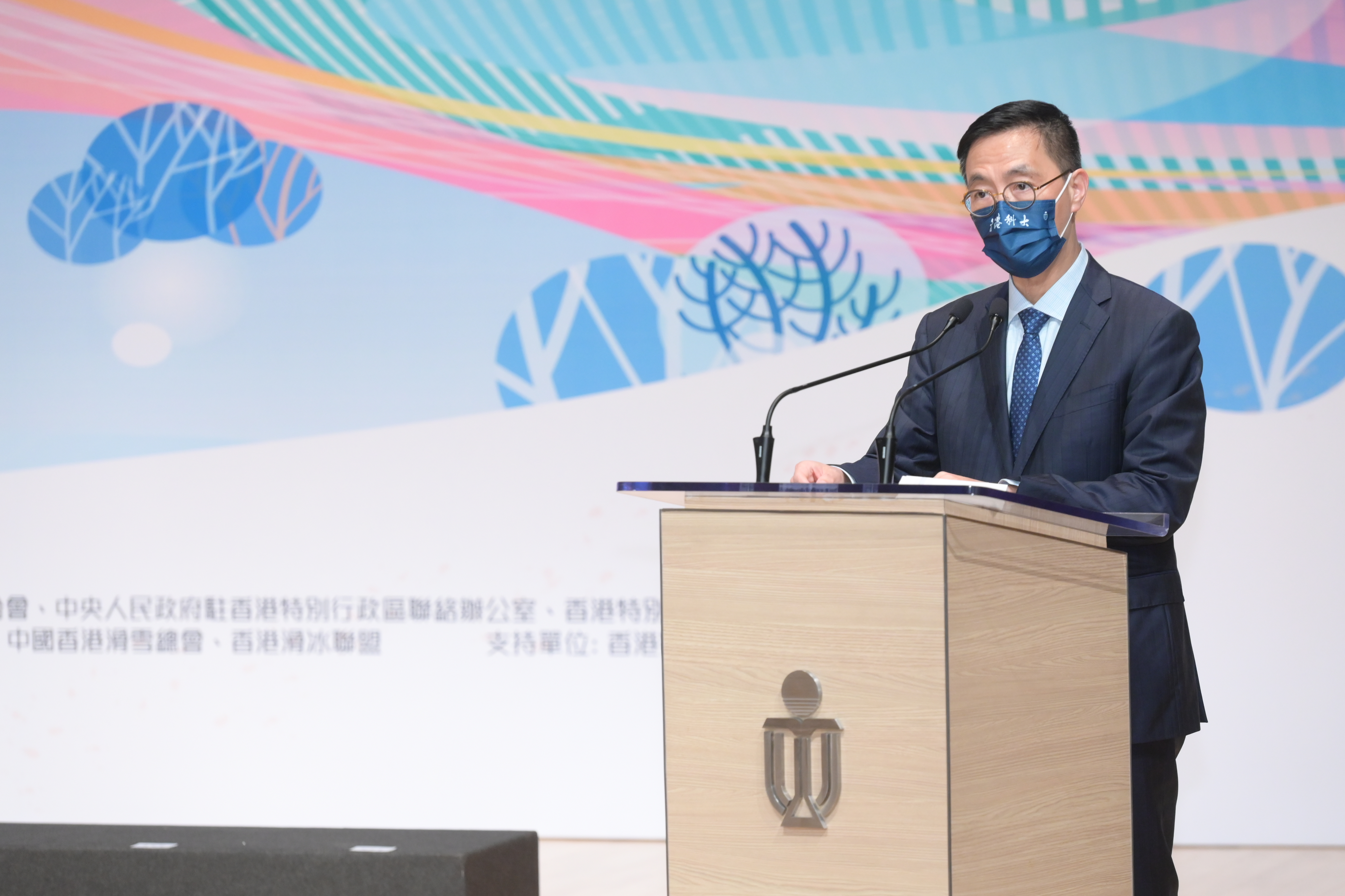 Mr. Kevin YEUNG Yun-Hung, Secretary for Culture, Sports and Tourism delivers speech at the session