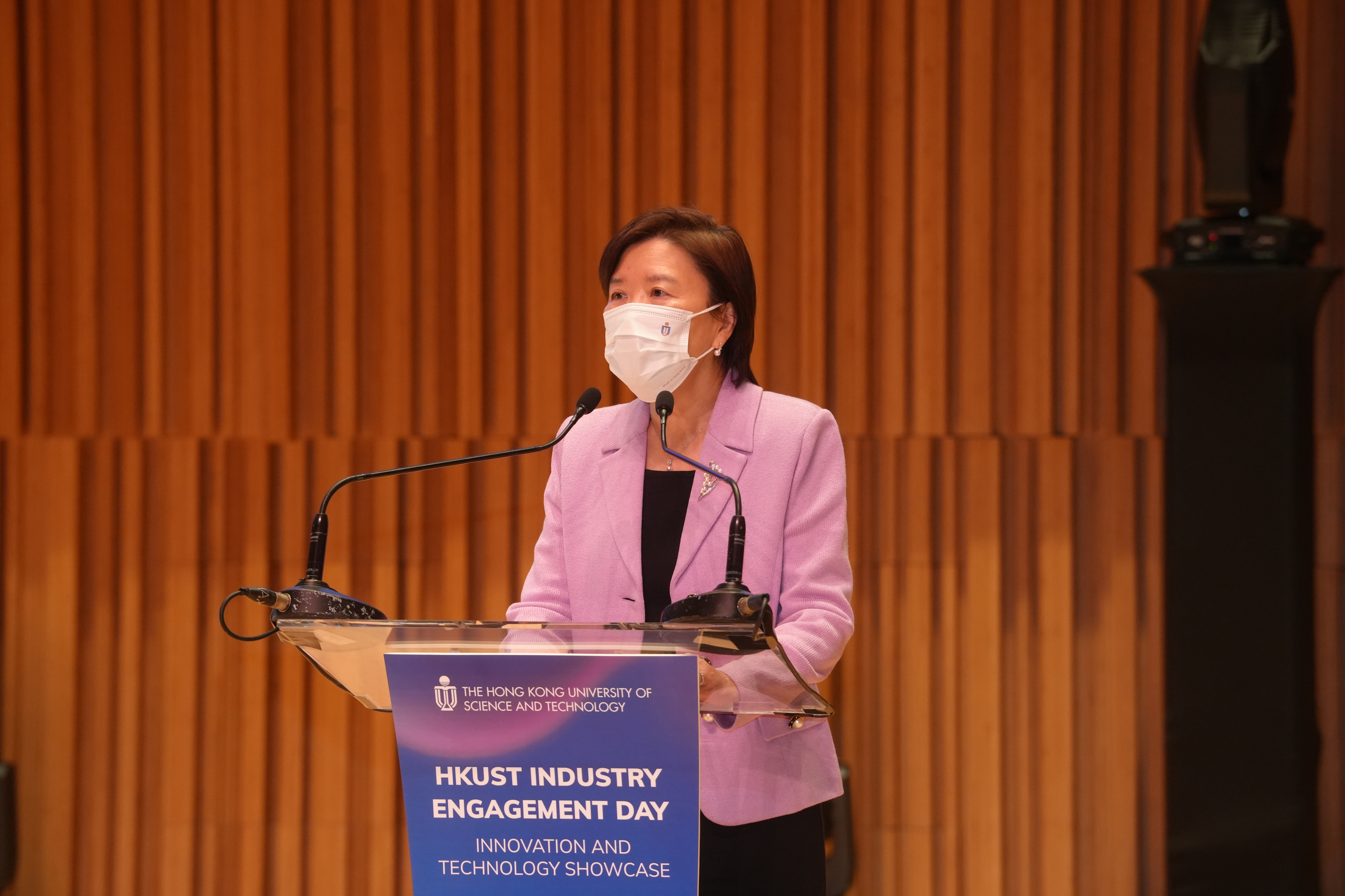 HKUST President Prof. Nancy IP delivers the opening speech at the session