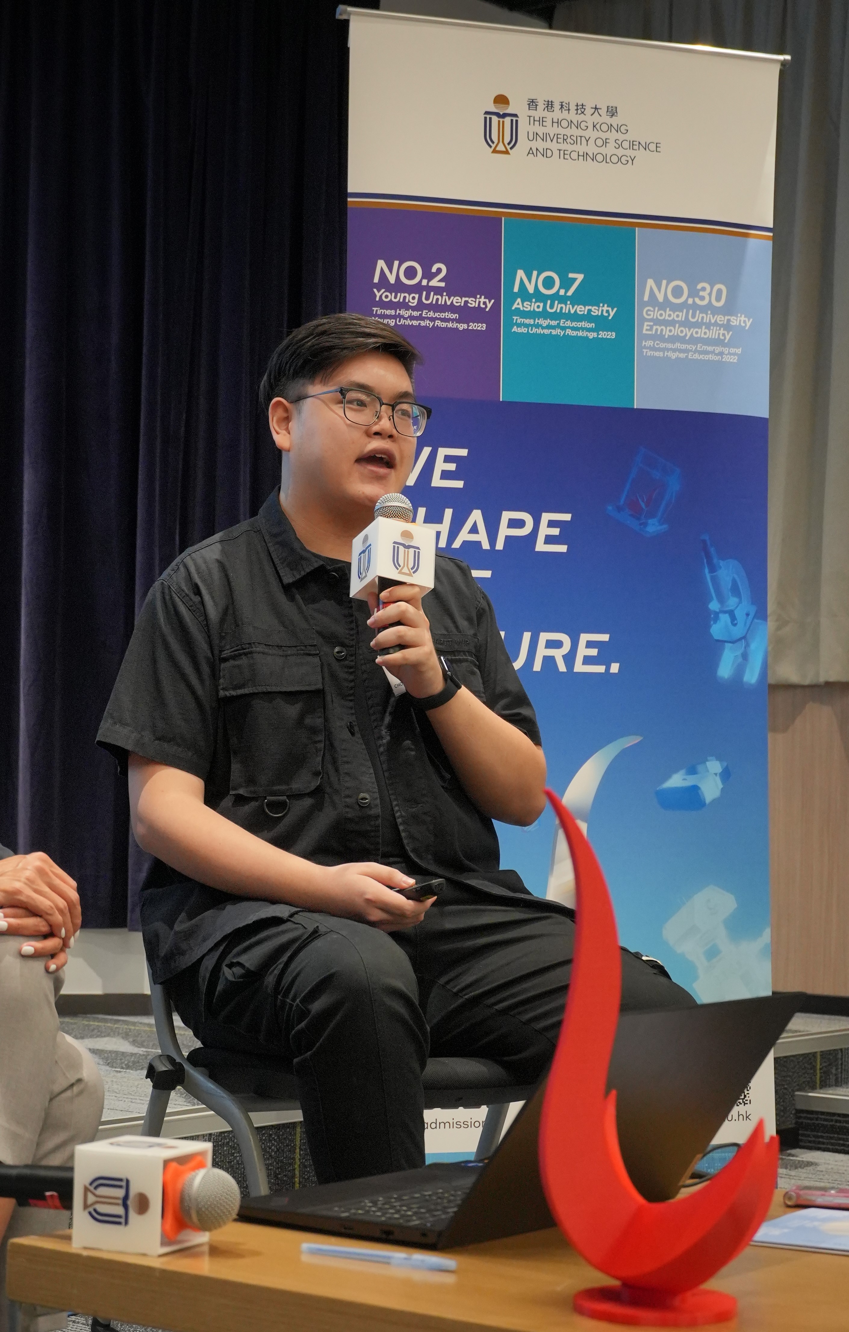 Adrian CHONG Ngai-Chun, a Year 1 student at HKUST School of Engineering, who obtained five subjects of 5**, one subject of 5*, and one subject of 5 in HKDSE, believes that artificial intelligence (AI) is the trend of the future. At HKUST, he hopes to acquire professional knowledge in computer science and engineering as well as learn the theory and practical applications of AI and robotics design.