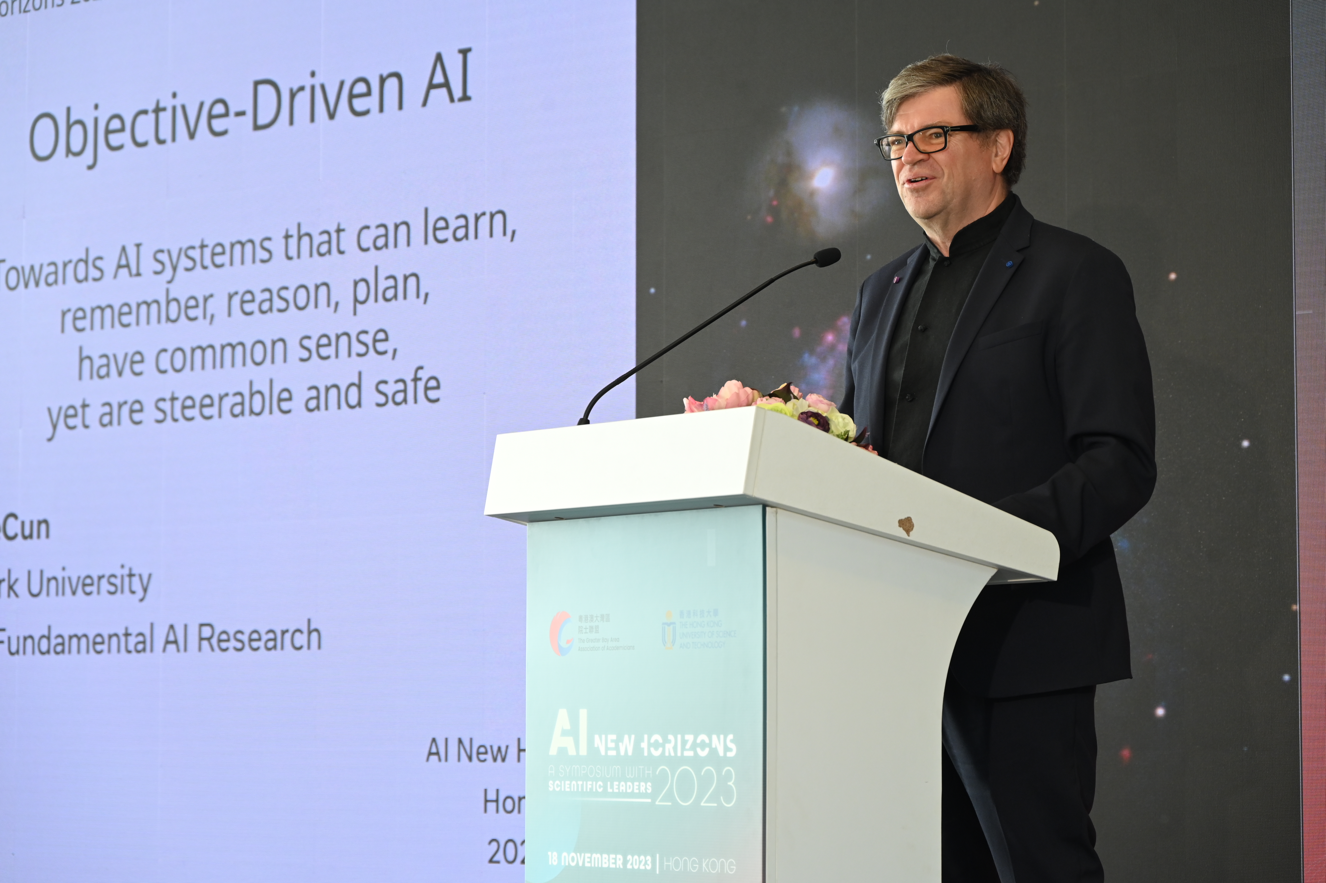 杨立昆教授就打造目标驱动性人工智能发表主题演讲。
