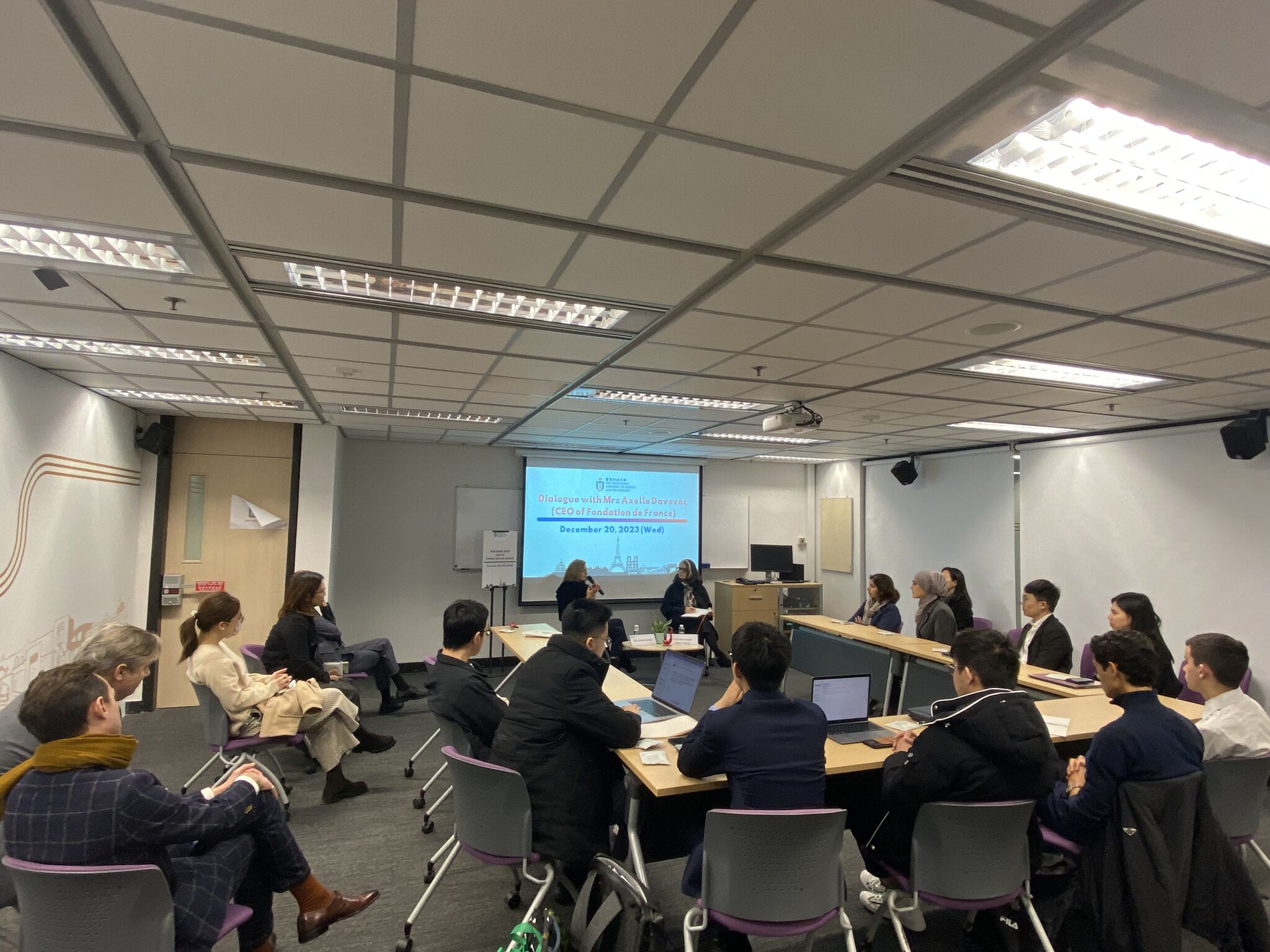 Mrs. Davezac had an exclusive dialogue with HKUST faculty and students.