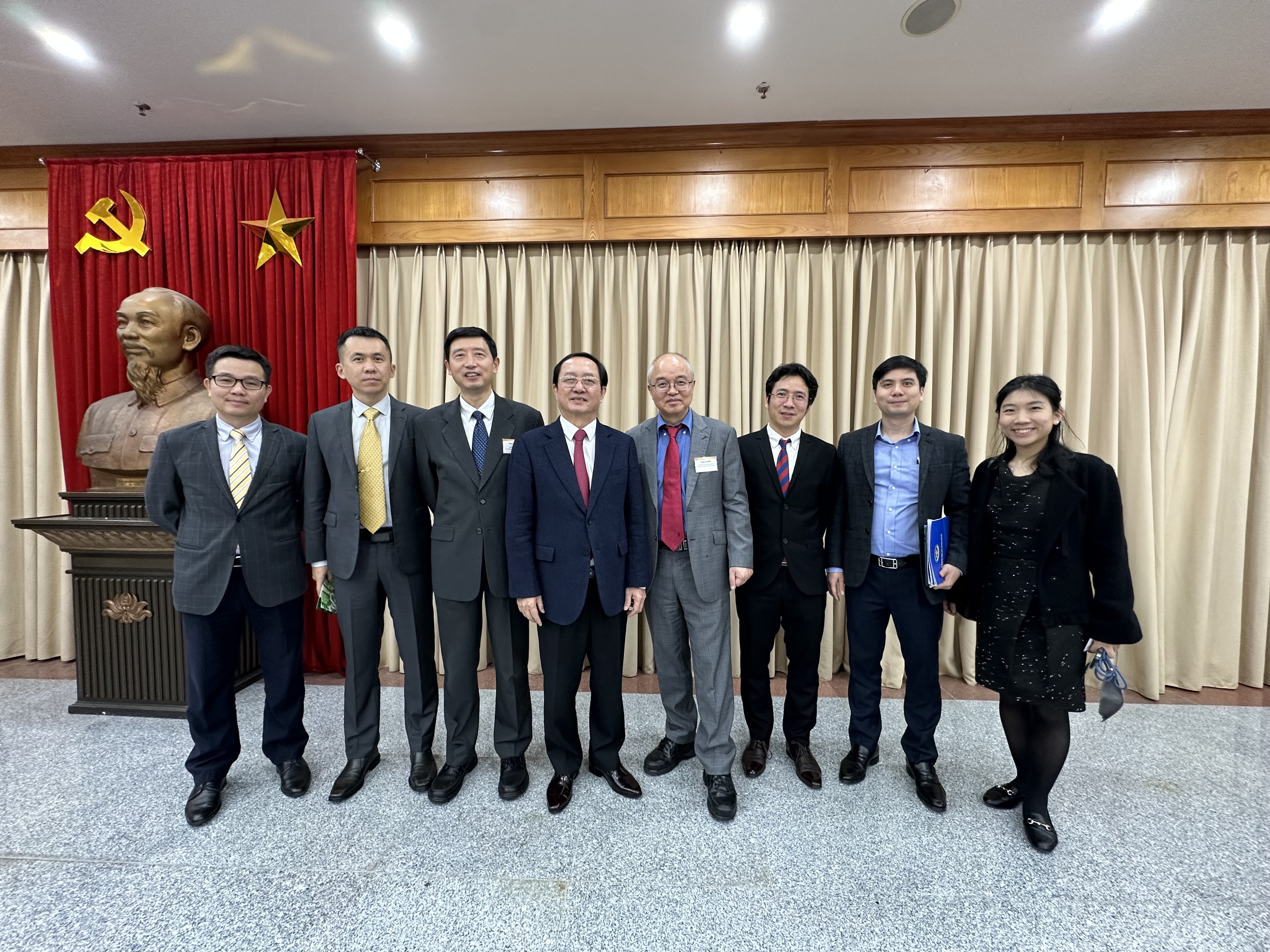 A group photo of HKUST Vice President for Institutional Advancement Prof. WANG Yang(forth right) and HKUST delegation with the Minister of Science and Technology Mr. Huynh Thanh Dat (forth left).