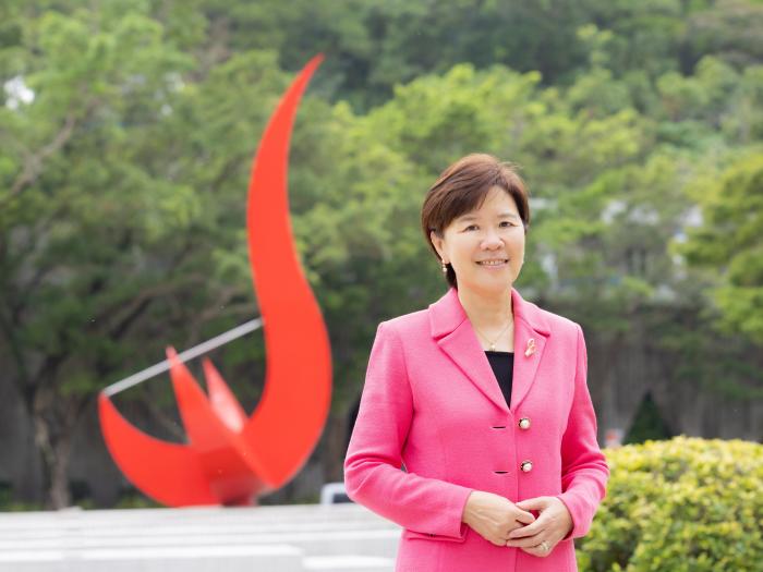 HKUST President Professor Nancy IP receives the 30 years Long Service Award