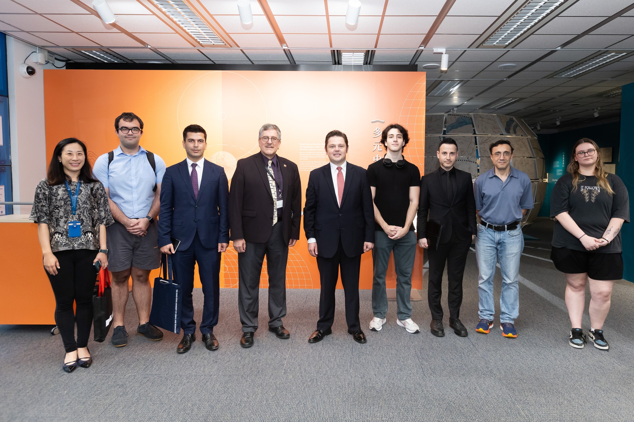 Consul General Evcin (center) and his delegation take a group photo with the HKUST team.