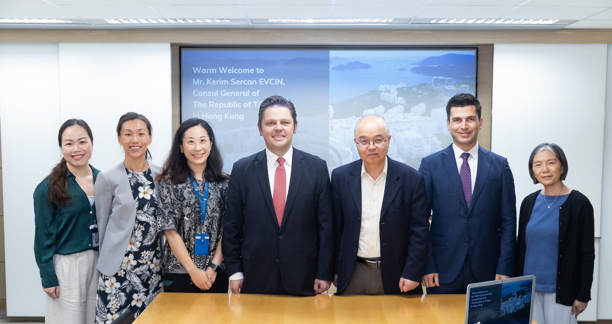 HKUST Vice President for Institutional Advancement prof. WANG Yang has a fruitful meeting with Mr. Kerim EVCIN (center), Consul General of the Republic of Türkiye in Hong Kong and his delegation.