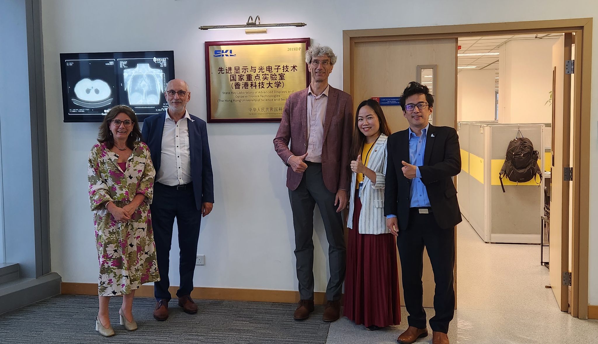 The Ghent University delegation visits the State Key Laboratory of Advanced Displays and Optoelectronics Technologies and Biosciences Central Research Facility.