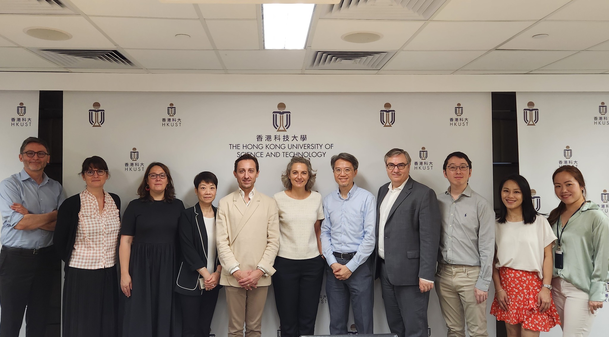 HKUST Director of the Biosciences Central Research Facility Prof. MAK Ho Yi (fifth right) and representatives from the Development and Alumni Office meet with the French delegation to explore potential collaborations in the arenas of bioscience research and student mobility.