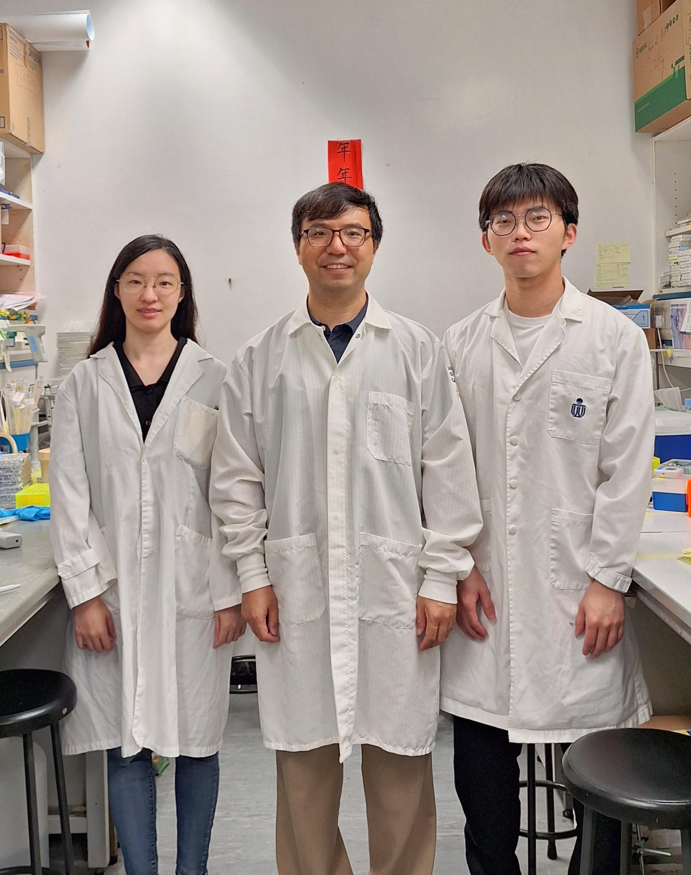 Prof. GUO Yusong (centre) and his research team at HKUST