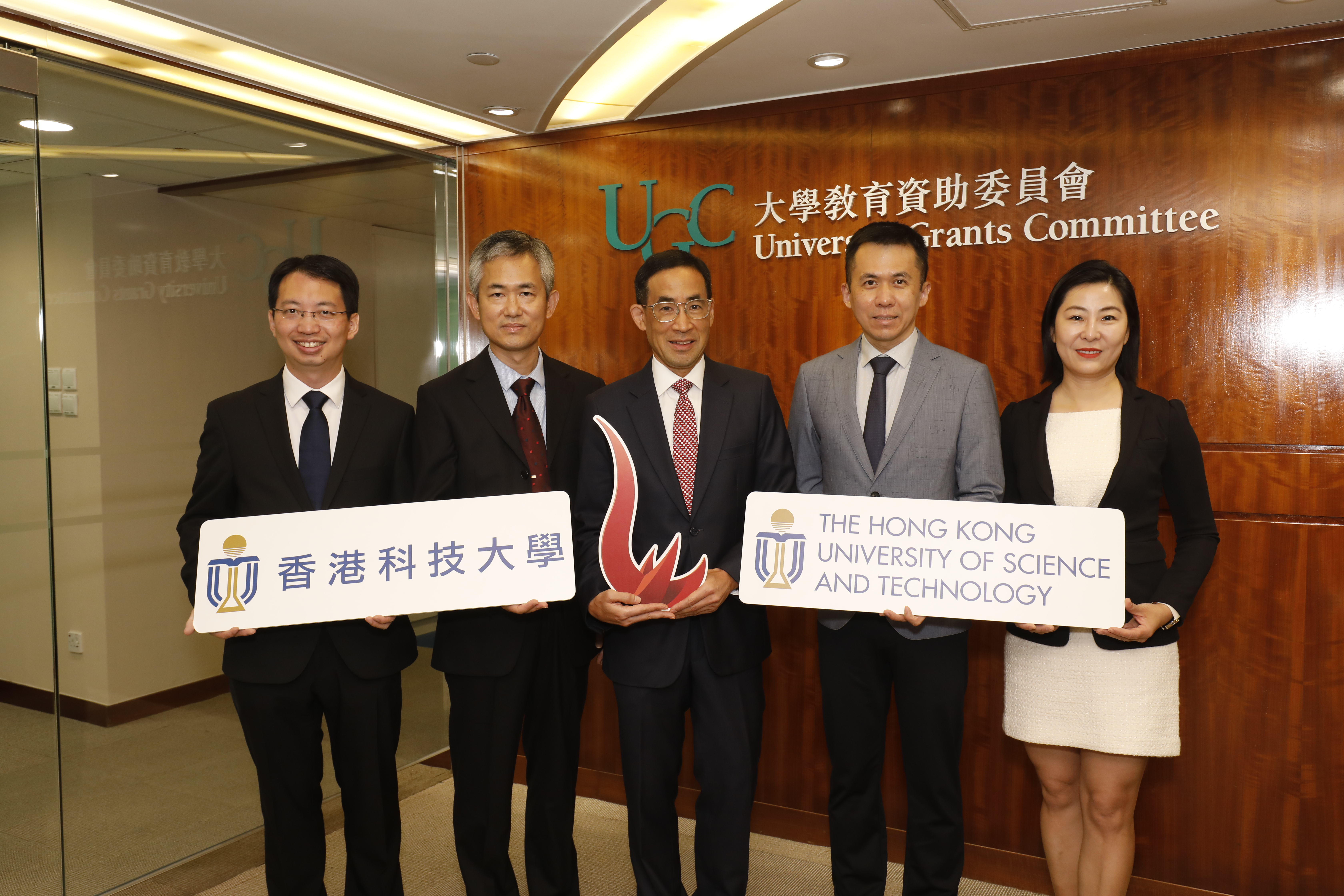 (From left) Prof. Jack CHENG, Associate Head and Professor of the Department of Civil and Environmental Engineering; Prof. ZHAO Jidong, Professor of the Department of Civil and Environmental Engineering; Prof. Bertram SHI Emil, Professor of the Department of Electronic and Computer Engineering; Prof. ZHANG Jiheng, Head and Professor of the Department of Industrial Engineering and Decision Analytics; and Prof. LI Jia, Associate Professor of Carbon Neutrality and Climate Change Thrust of HKUST (Guangzhou). 