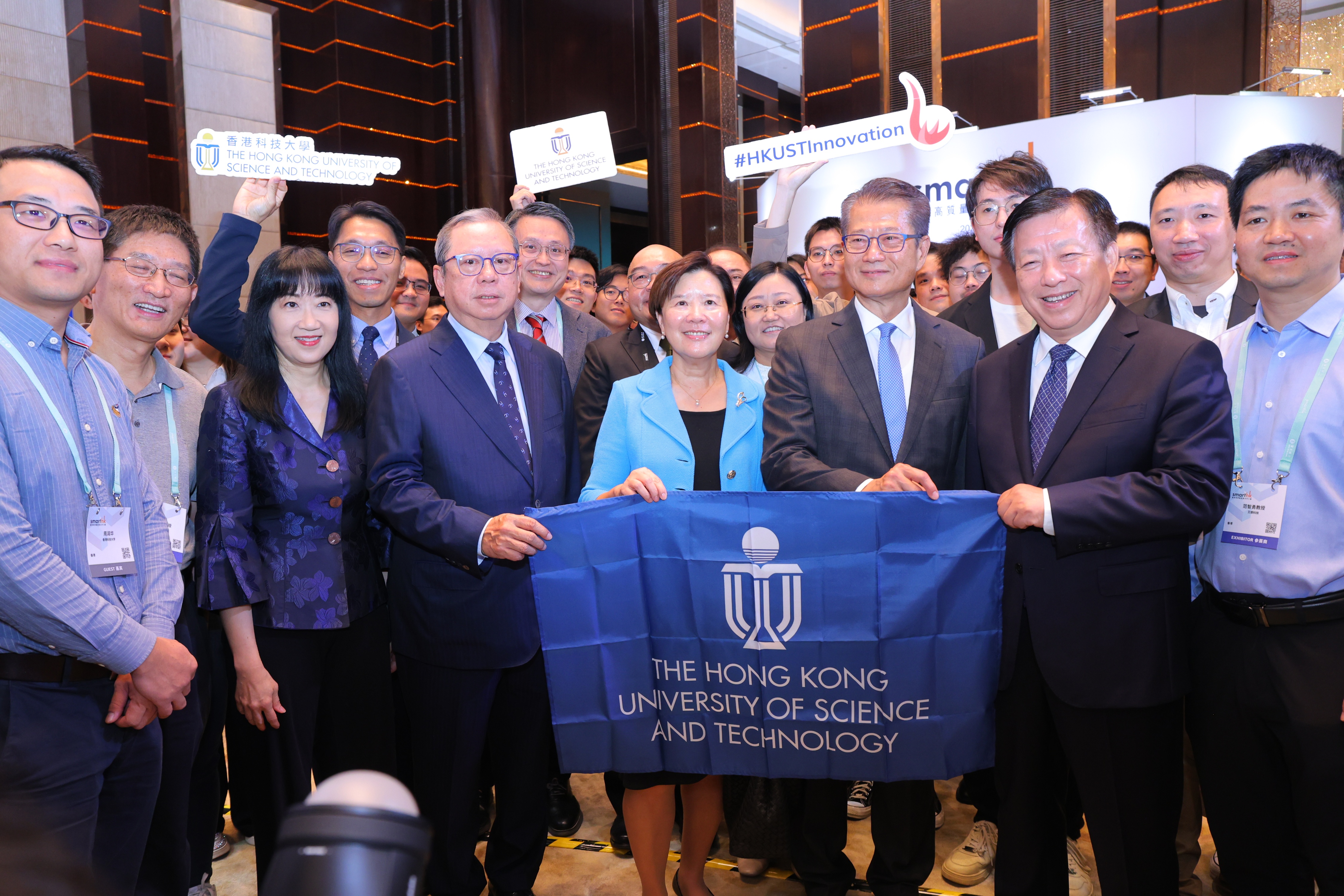 A group photo of HKUST delegation led by Prof. Nancy Ip (fifth from left, front row), Financial Secretary Mr. Paul CHAN (third from right, front row), HKTDC Chairman Dr. Peter LAM (fourth from left, front row), and FANG Wei, Vice Governor of Jiangsu Provincial People’s Government (second from right, front row) with other guests.