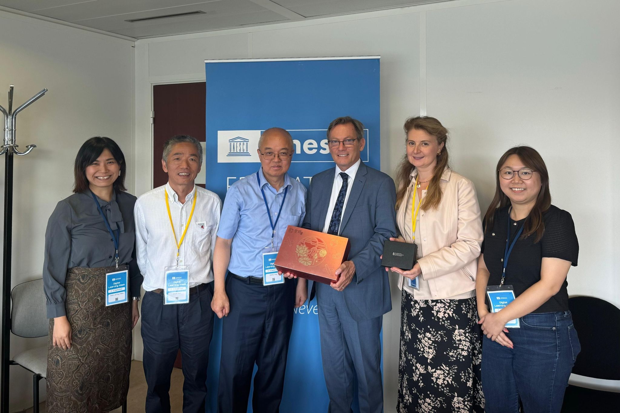 HKUST Vice-President for Institutional Advancement Prof. WANG Yang (third left) along with the HKUST delegation meet with Director for Future of Learning and Innovation Mr. Sobhi Tawil (third right) and Ms. Inga Nichanian (second right) from UNESCO UNITWIN/UNESCO Chairs Programme.