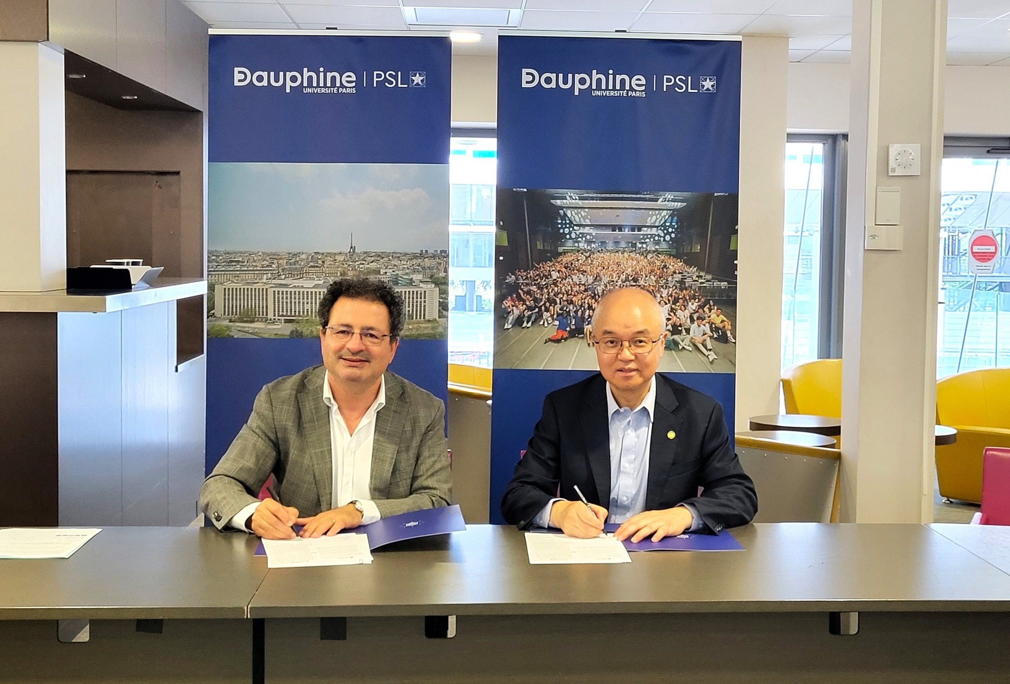 HKUST Vice-President for Institutional Advancement Prof. WANG Yang (right) signs an agreement with Université Paris Dauphine - PSL President El Mouhoub MOUHOUD (left) to enhance academic exchange.