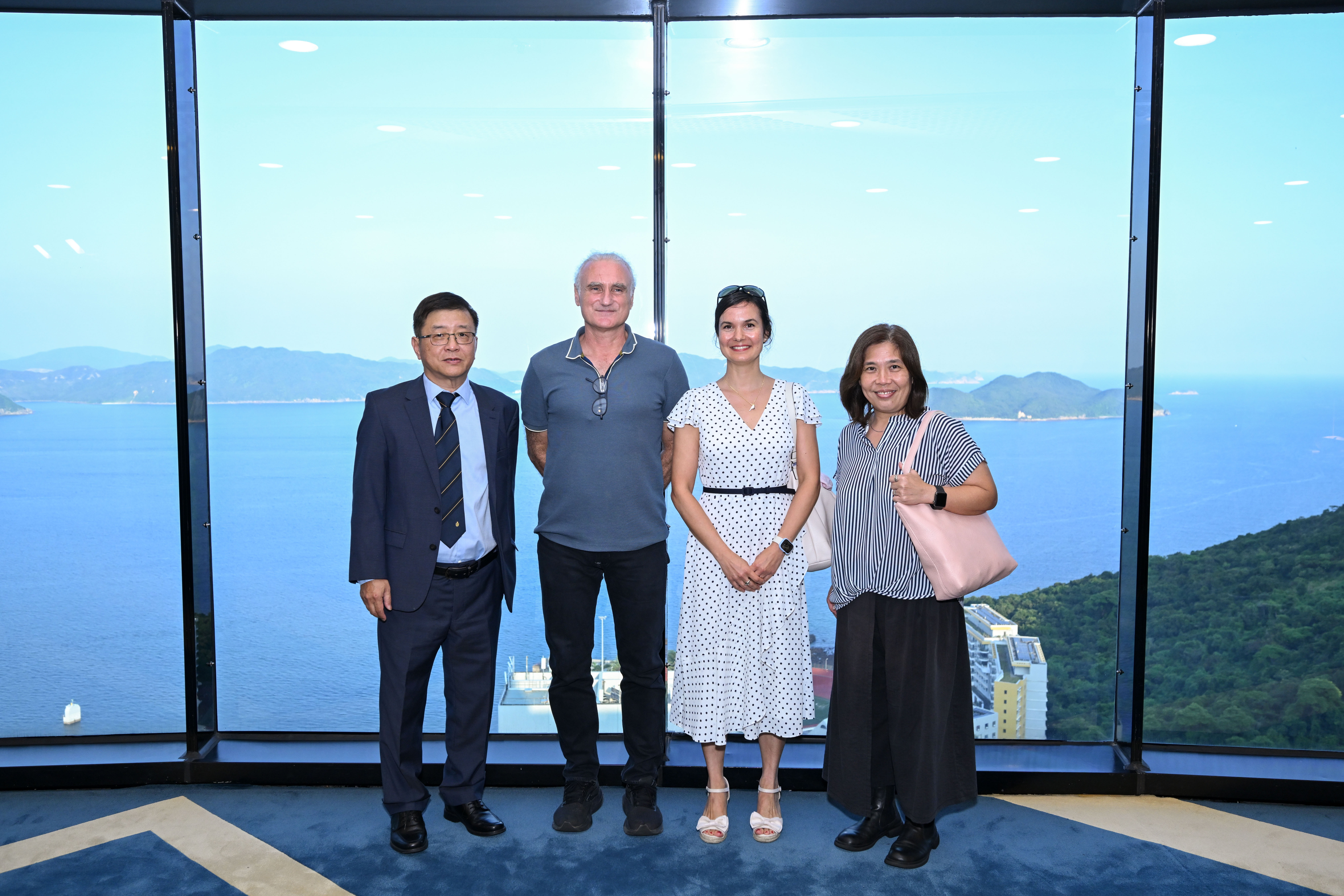 A group photo of HKUST Head of Department of Ocean Science Prof. Jianping GAN (first left) and representatives from Ocean Park Corporation. 