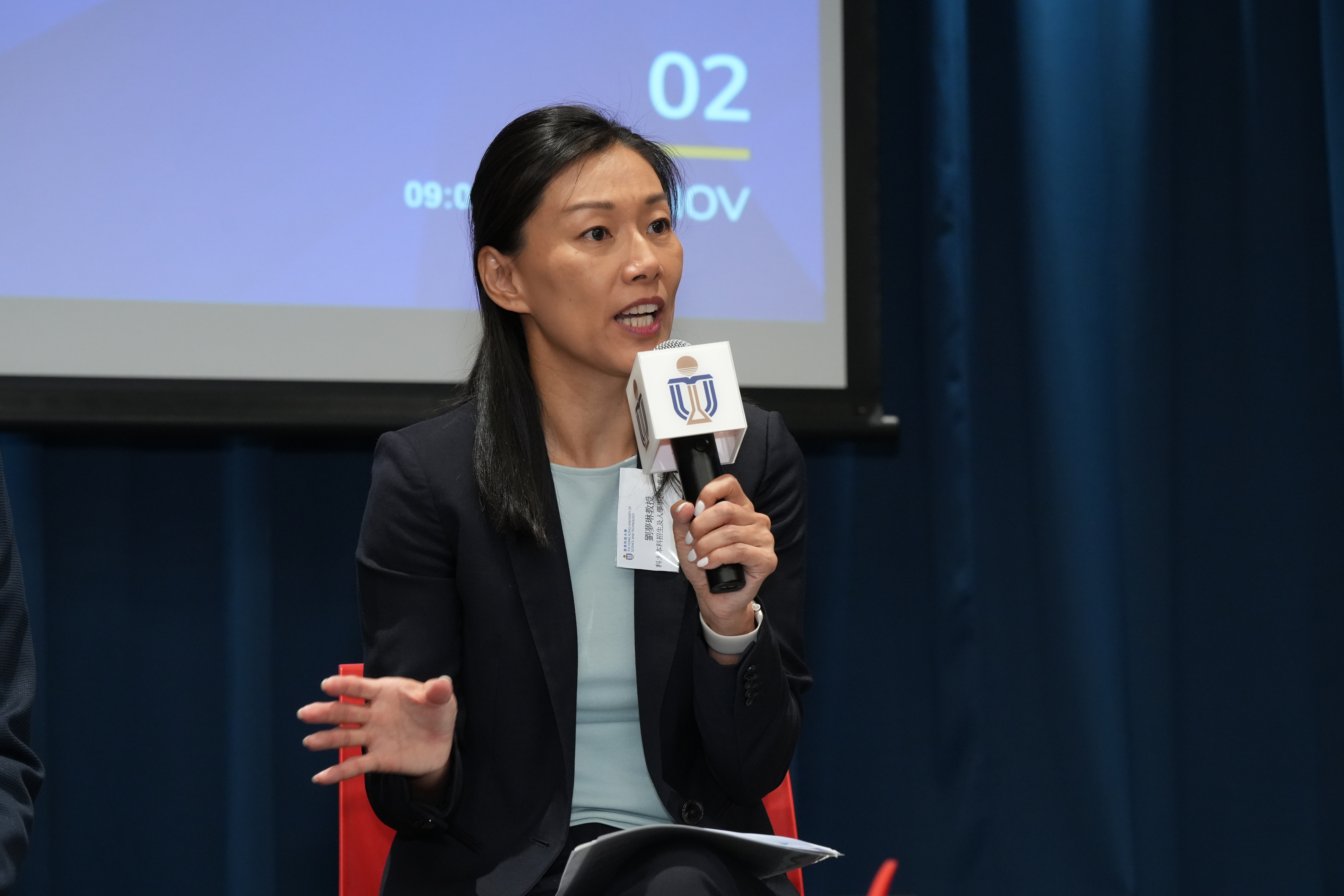 Prof. Nason indicates that the number of top students admitted to HKUST's engineering, business management, and research disciplines has significantly increased in recent years. She believes that the new programs being launched are across multiple cutting-edge fields and will attract even more outstanding students to HKUST. 