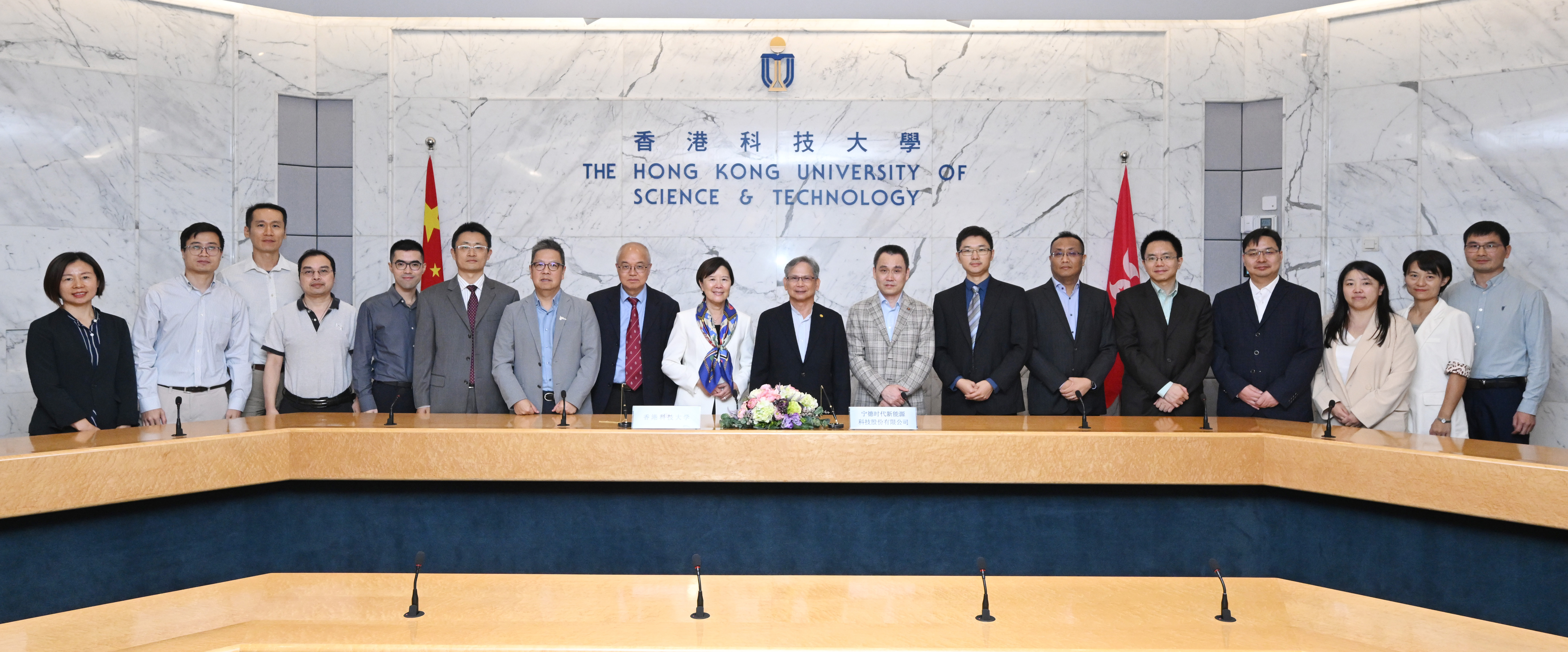 A group photo of senior management officials from CATL and HKUST.