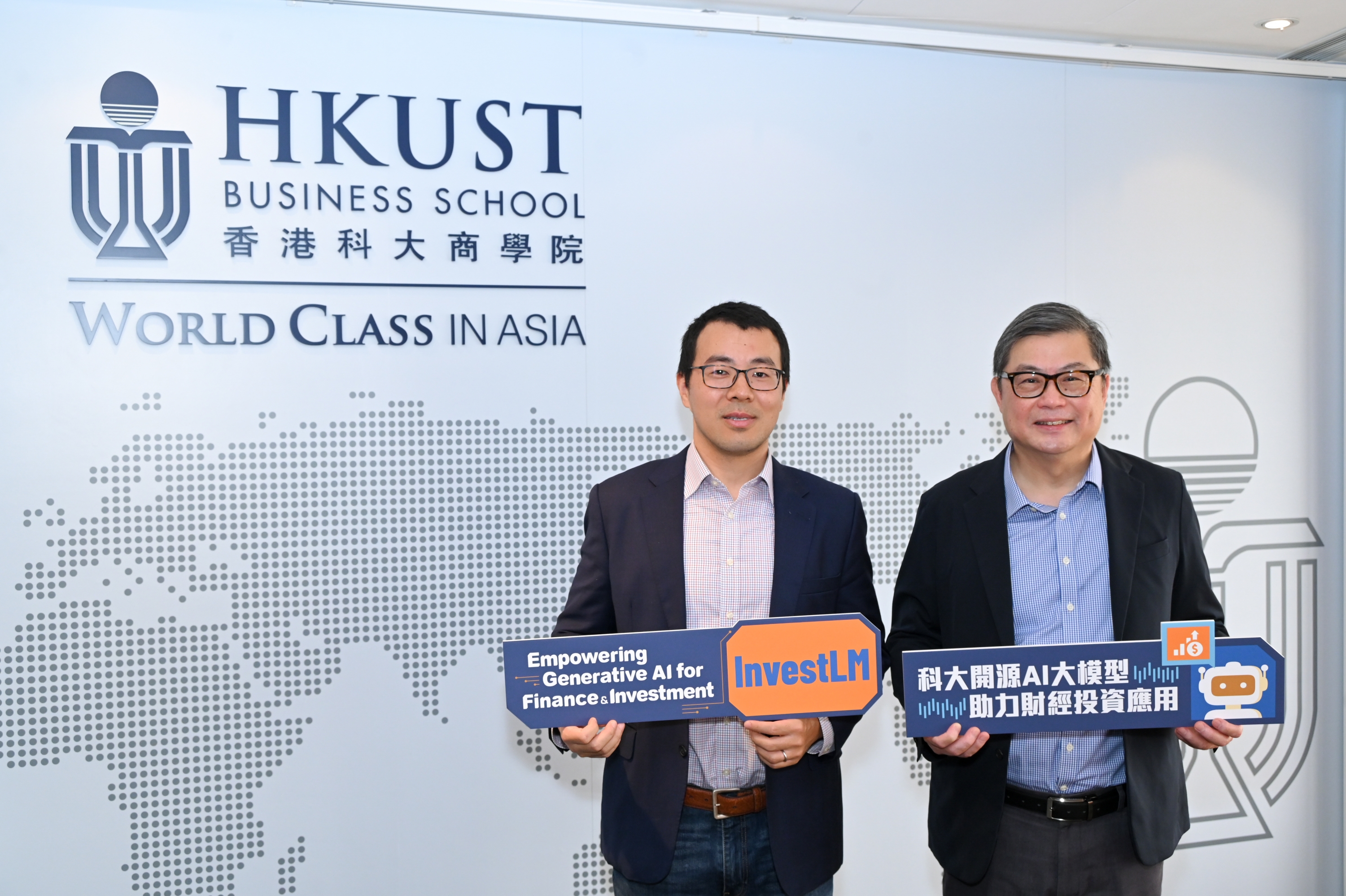 Professor Tam Kar-Yan (right) and Associate Professor Yang Yi from the HKUST Business School's InvestLM research team.