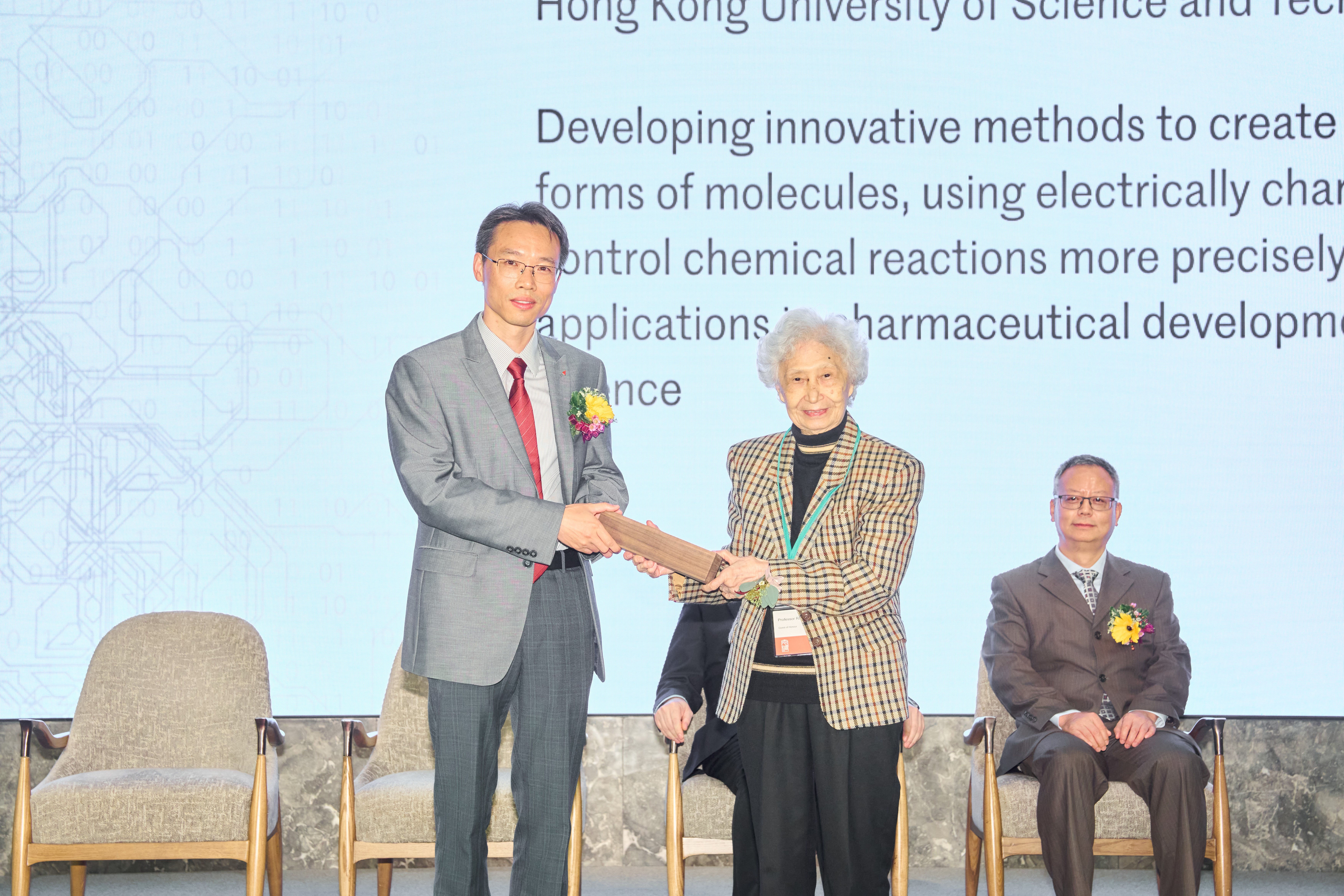 Professor Jianwei Sun from the Department of Chemistry, HKUST, is one of the awardees of Croucher Senior Research Fellowships 2025. 