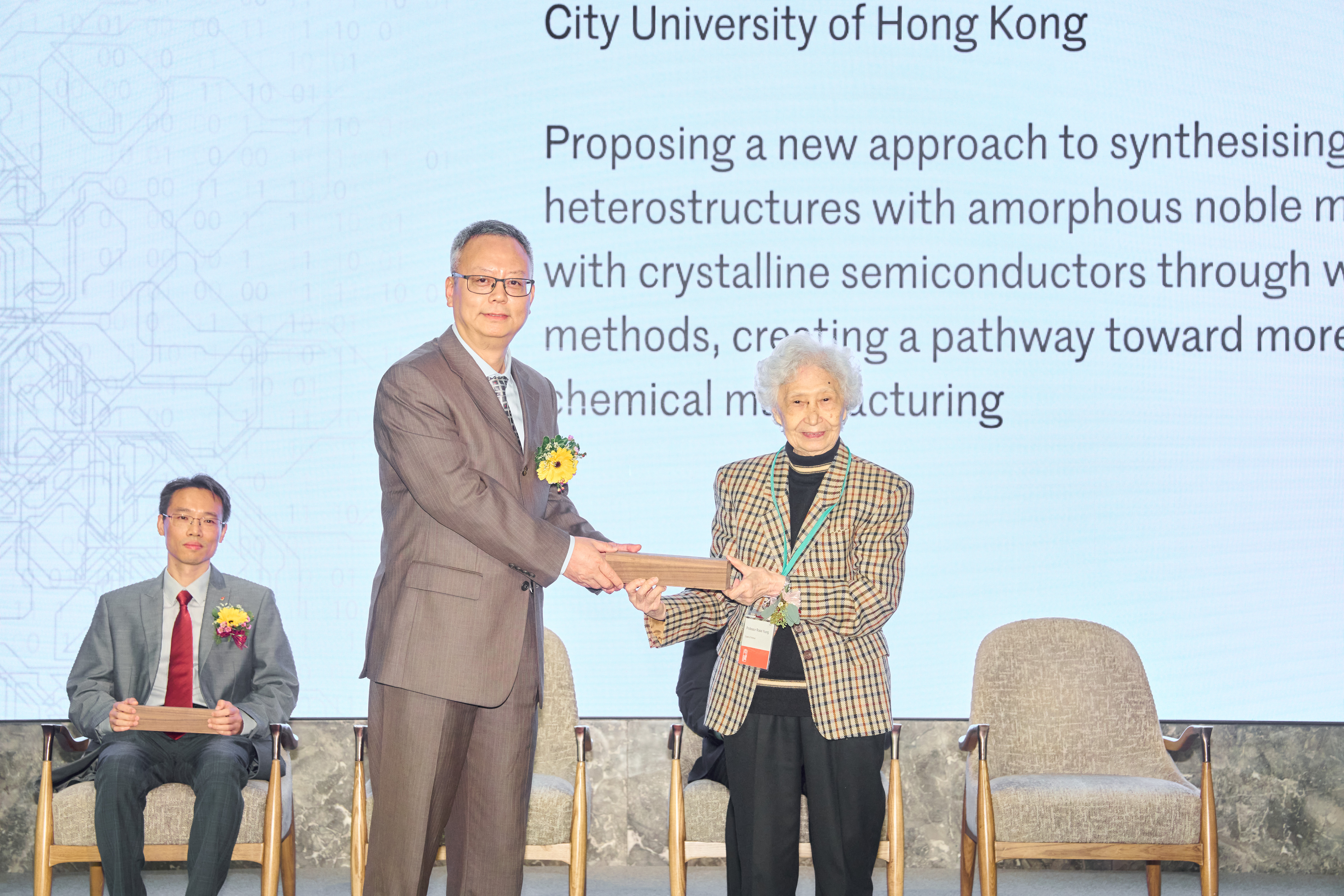 Herman Hu Chair Professor of Nanomaterials Professor Hua Zhang (left) from the Department of Chemistry, CityU, is one of the awardees of the Croucher Senior Research Fellowships 2025. 