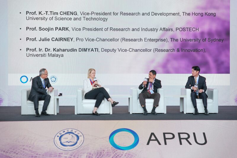 HKUST Vice-President for Research and Development Prof. Tim CHENG chairs a panel on the topic "Strengthening University-Industry Collaboration."