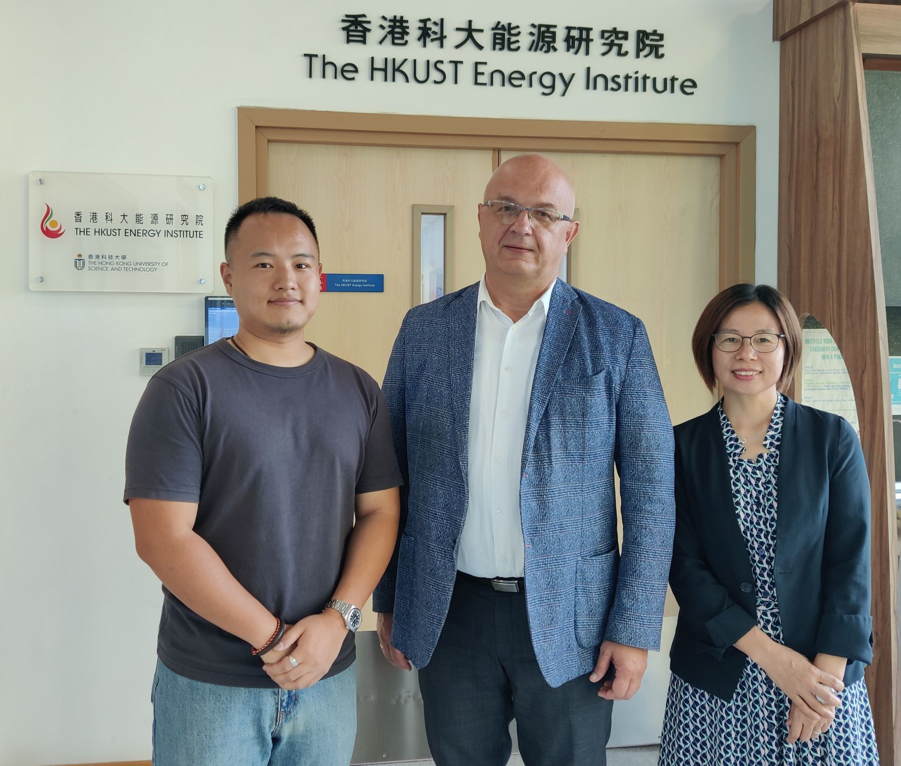 Gdańsk University of Technology Vice-Rector for Research Prof. Dariusz MIKIELEWICZ (center) tours the HKUST Energy Institute.