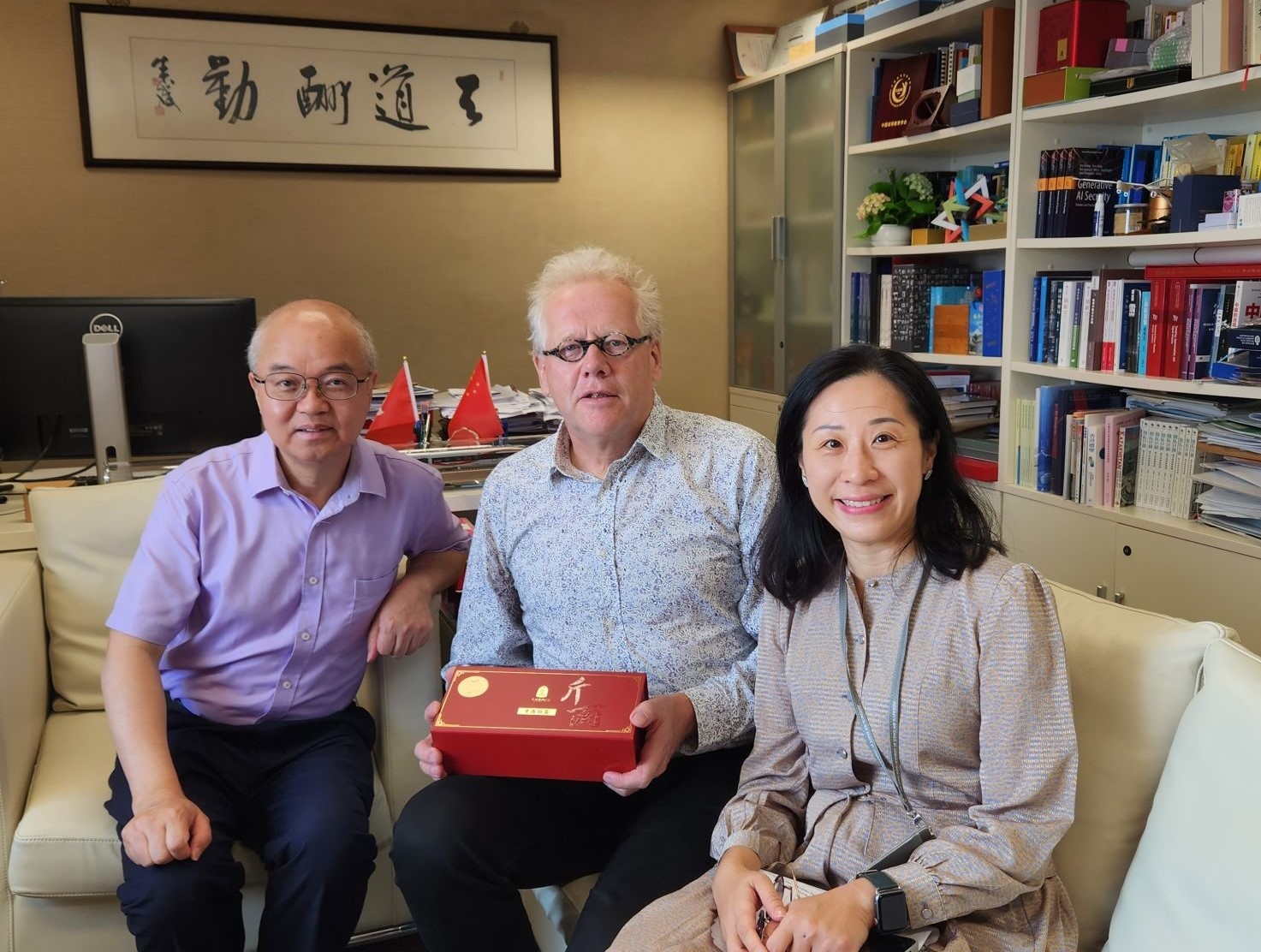 HKUST Vice President Prof. WANG Yang (left) meets with Delft University of Technology Prof. Ir. Daan VAN EIJK (center).