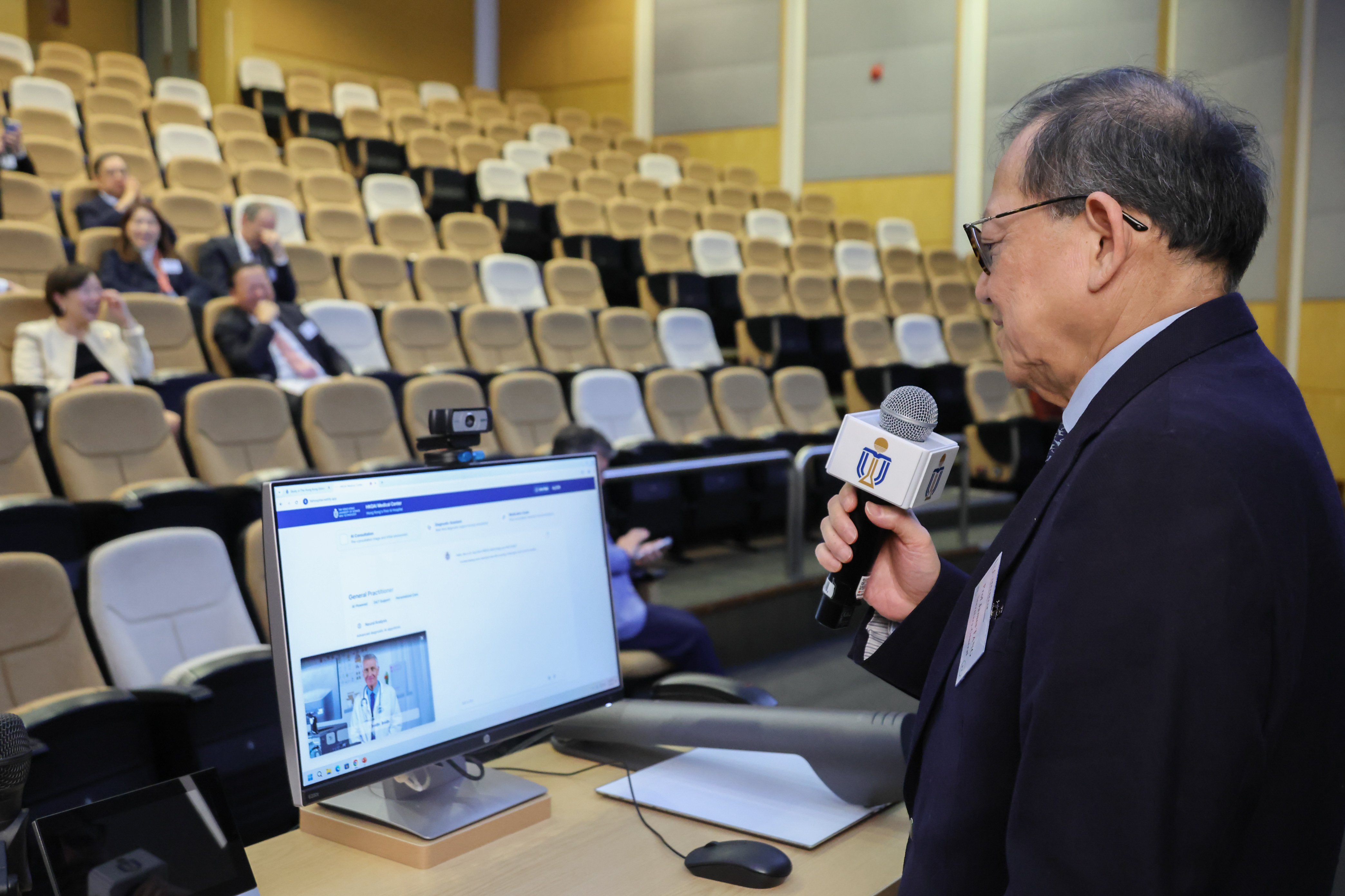 UGC Secretary-General Prof. James TANG interacts with HKUST’s research team which developed an AI medical generalist.