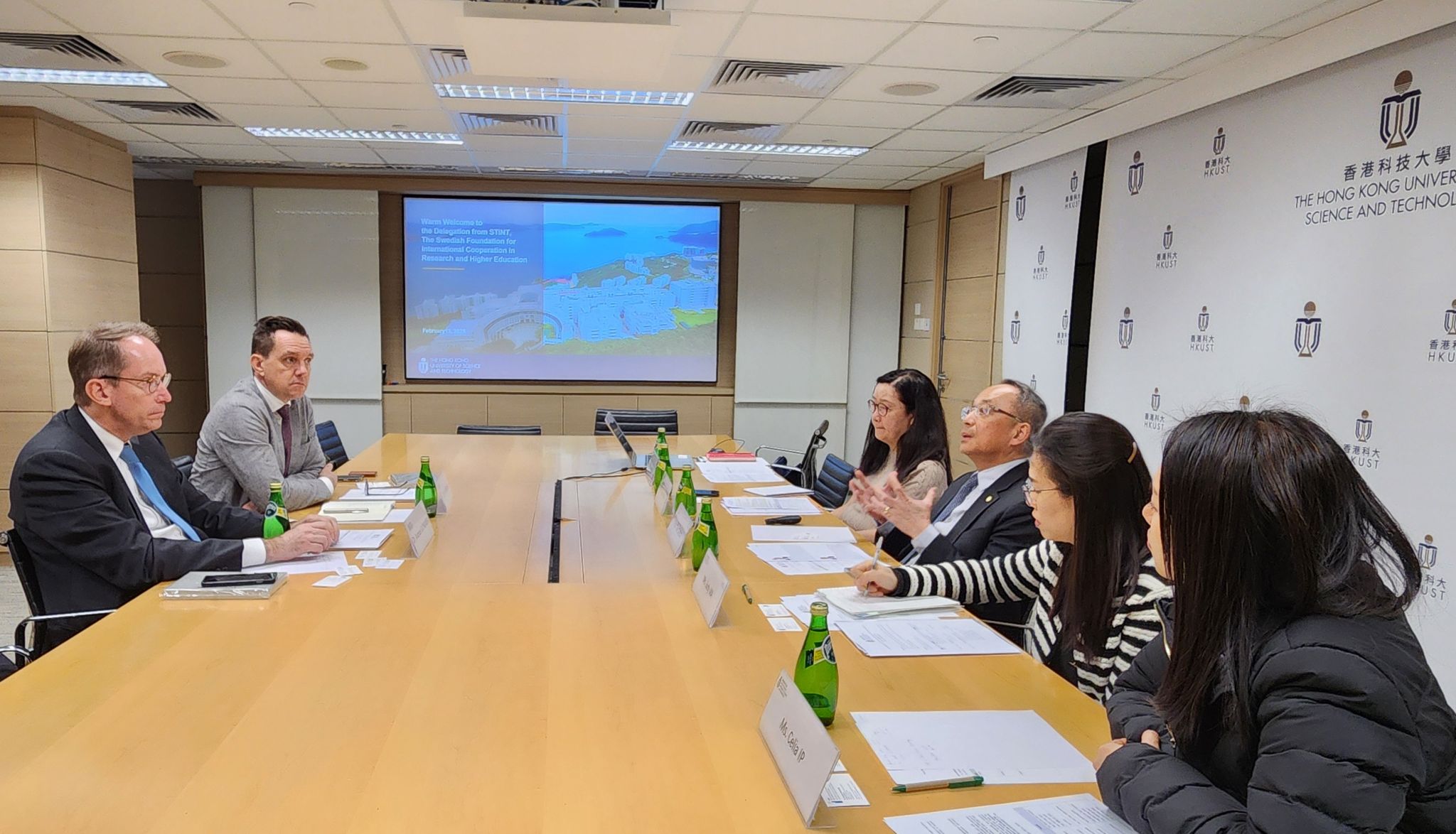 HKUST Vice President for Research and Development Prof. Tim CHENG (third right) engages in a productive discussion with Dr. Andreas GÖTHENBERG (first left) and Dr. Erik FORSBERG (second left).