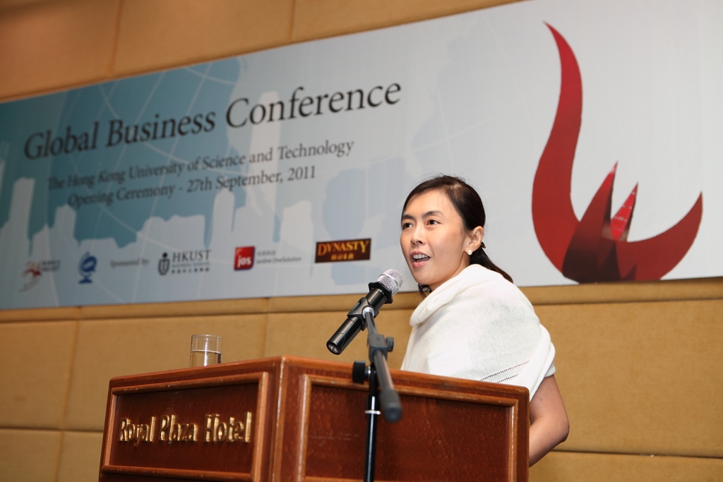 Ms. Amy Fong delivers her keynote speech.