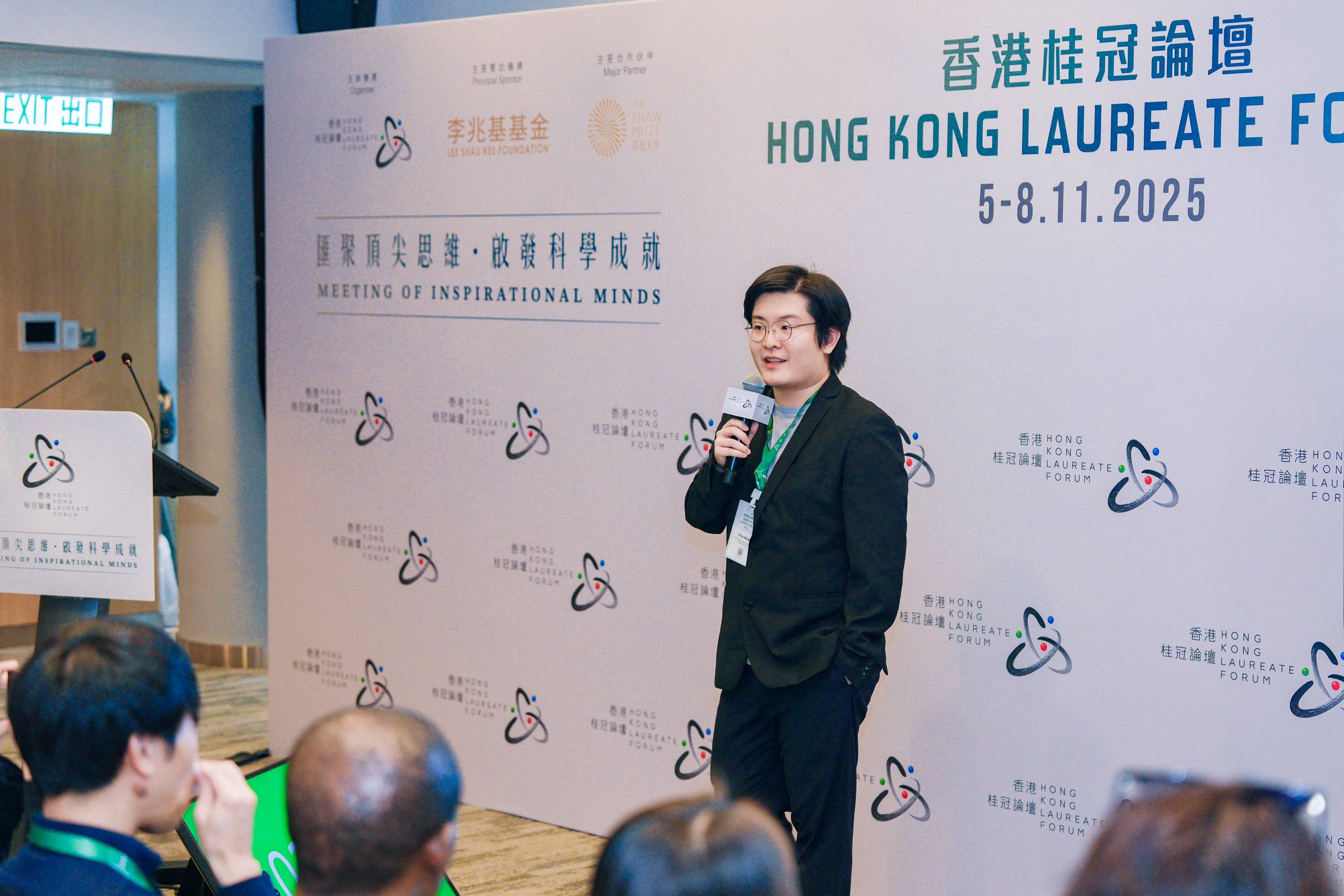Wong presenting his chemistry insights at the Hong Kong Laureate Forum 2025.