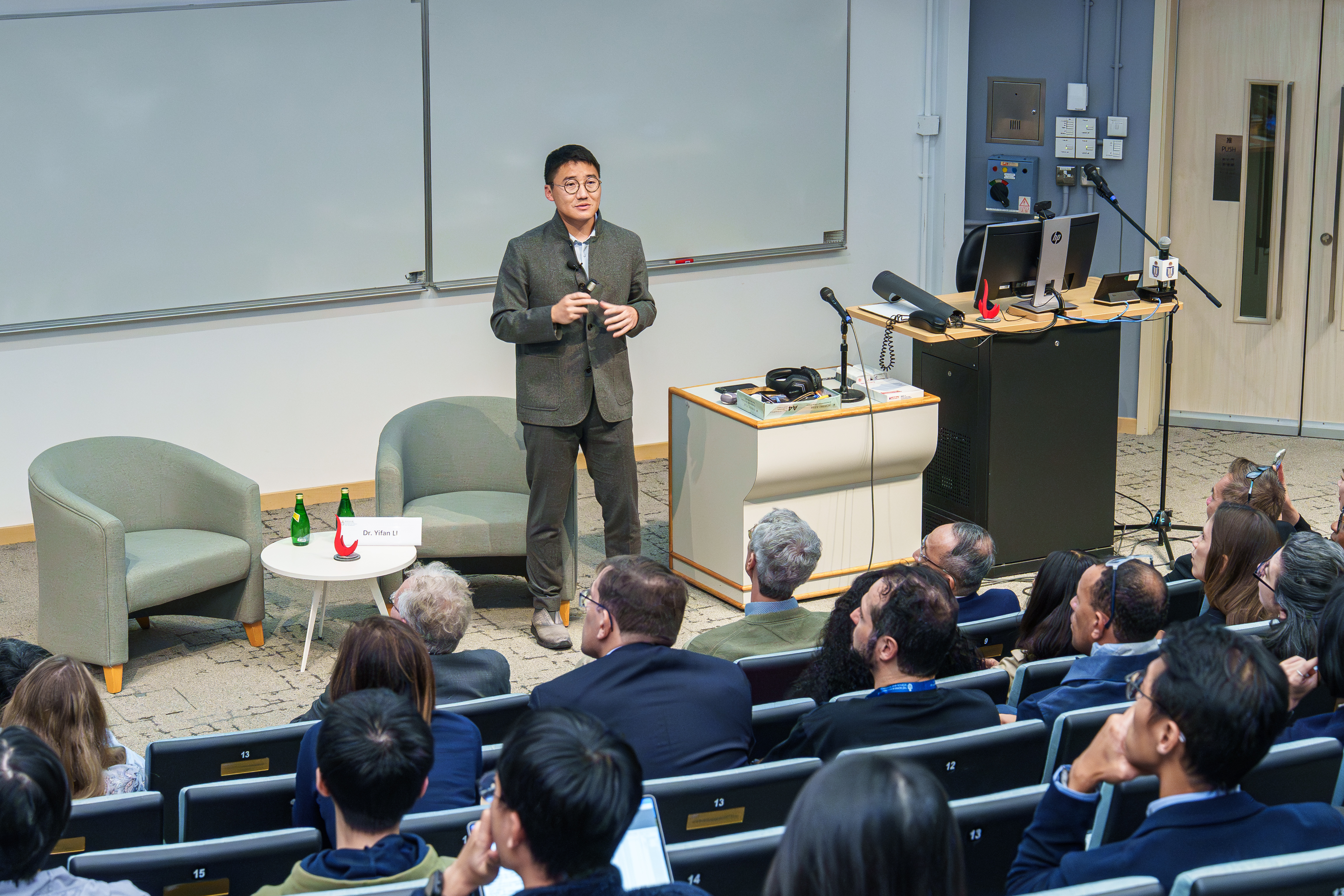 Fellow Young Global Leader Dr. Li Yifan, Co-founder and CEO of Hesai Technology, delivered an open lecture on engineering innovation and AI solutions for mobility.