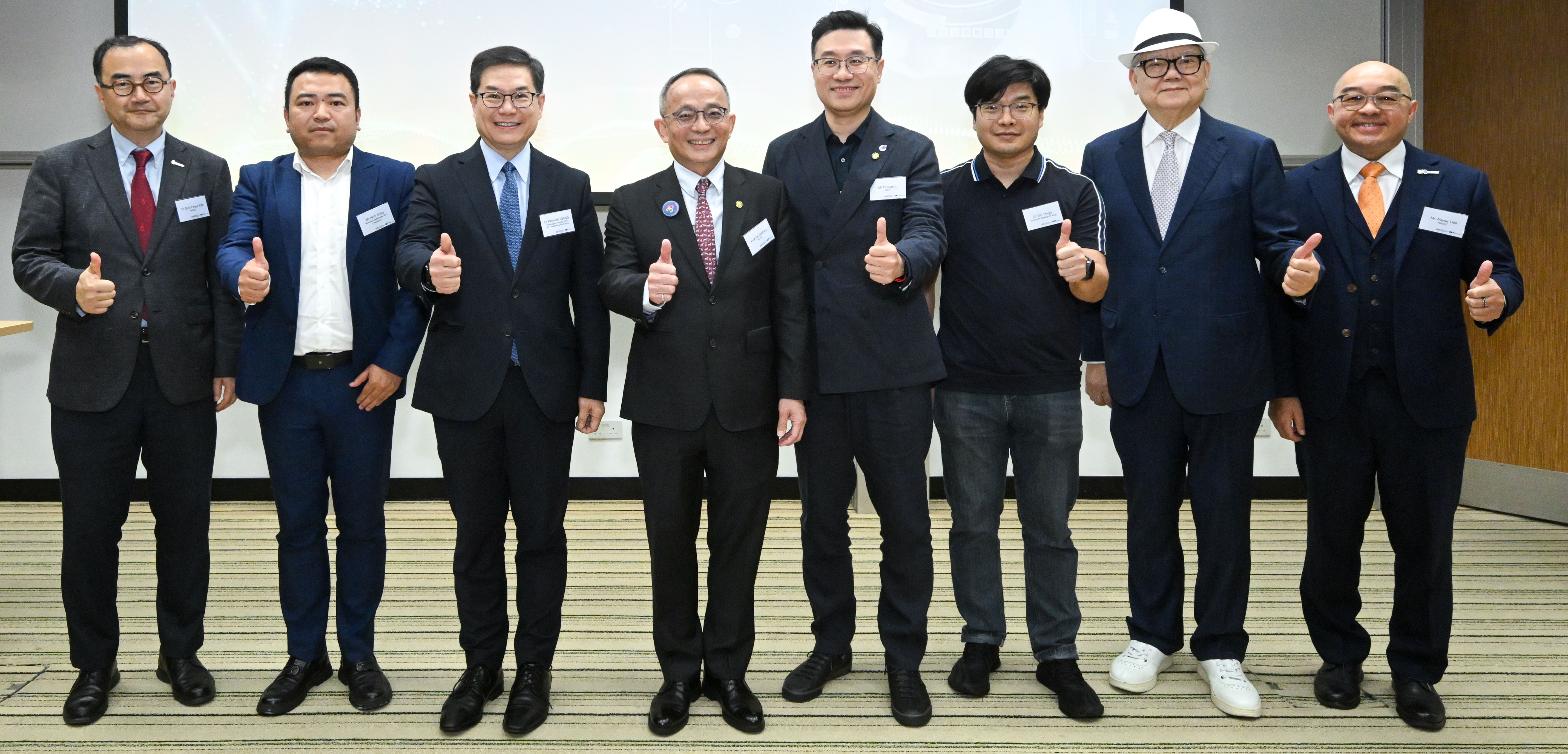 More than 150 faculty, students, alumni, and industry partners joined the seminar featuring Mr. HAO Shibo (second from left), Dr. Kenneth TSANG (third from left), Mr. LI Tiantian (fourth from right), and Dr. LIU Shujie (third from right) in a thought-provoking afternoon on AI+Medicine.