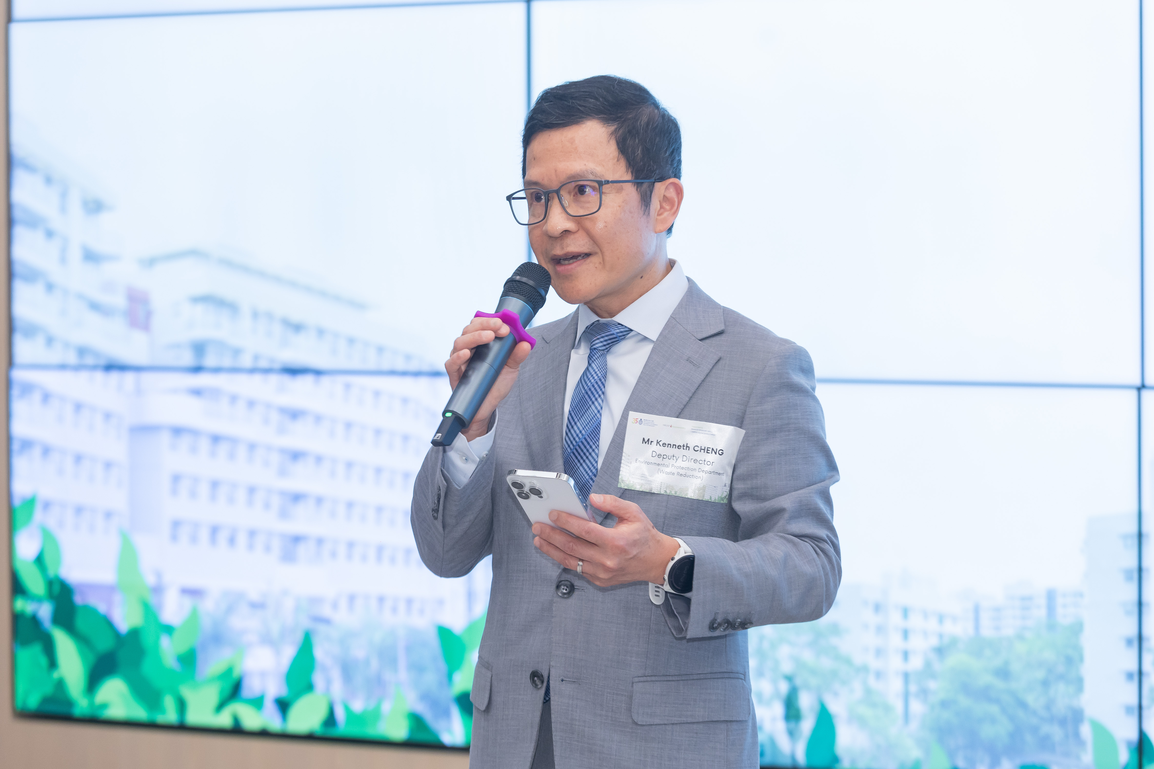 Mr. Kenneth Cheng highly recognized HKUST’s effort in food waste recycling