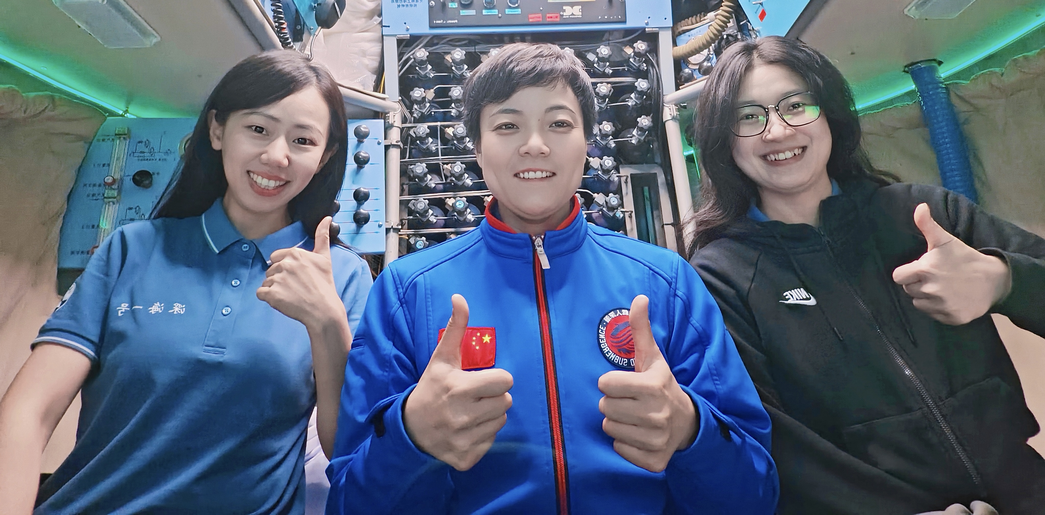 JR450 Dive Crew Group Photo From left to right: Dr. Ting XU (HKUST Diving Scientist); Ms. Shengya ZHAO (National Deep Sea Center Submersible Pilot); Ms. Xiaotian ZHOU (HKUST Diving Scientist)
