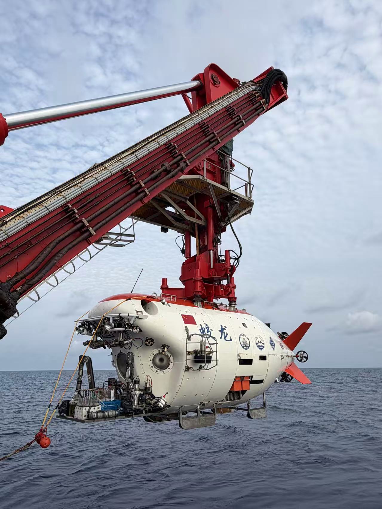 Jiaolong manned submersible moments before water entry