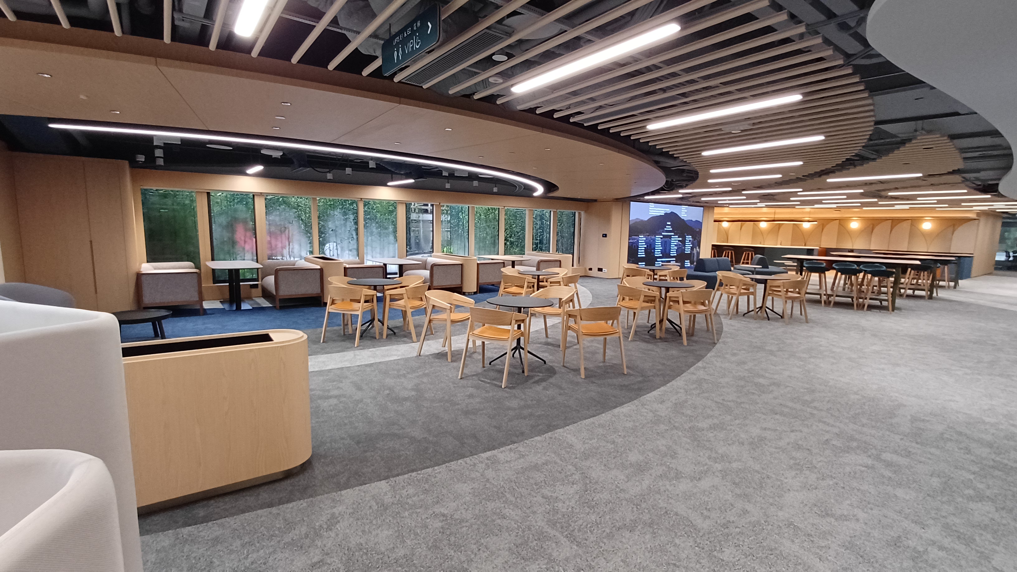 Designed to spark inspiration and community interaction, the Open Learning Hub provides a fluid, relaxed environment for discussion.