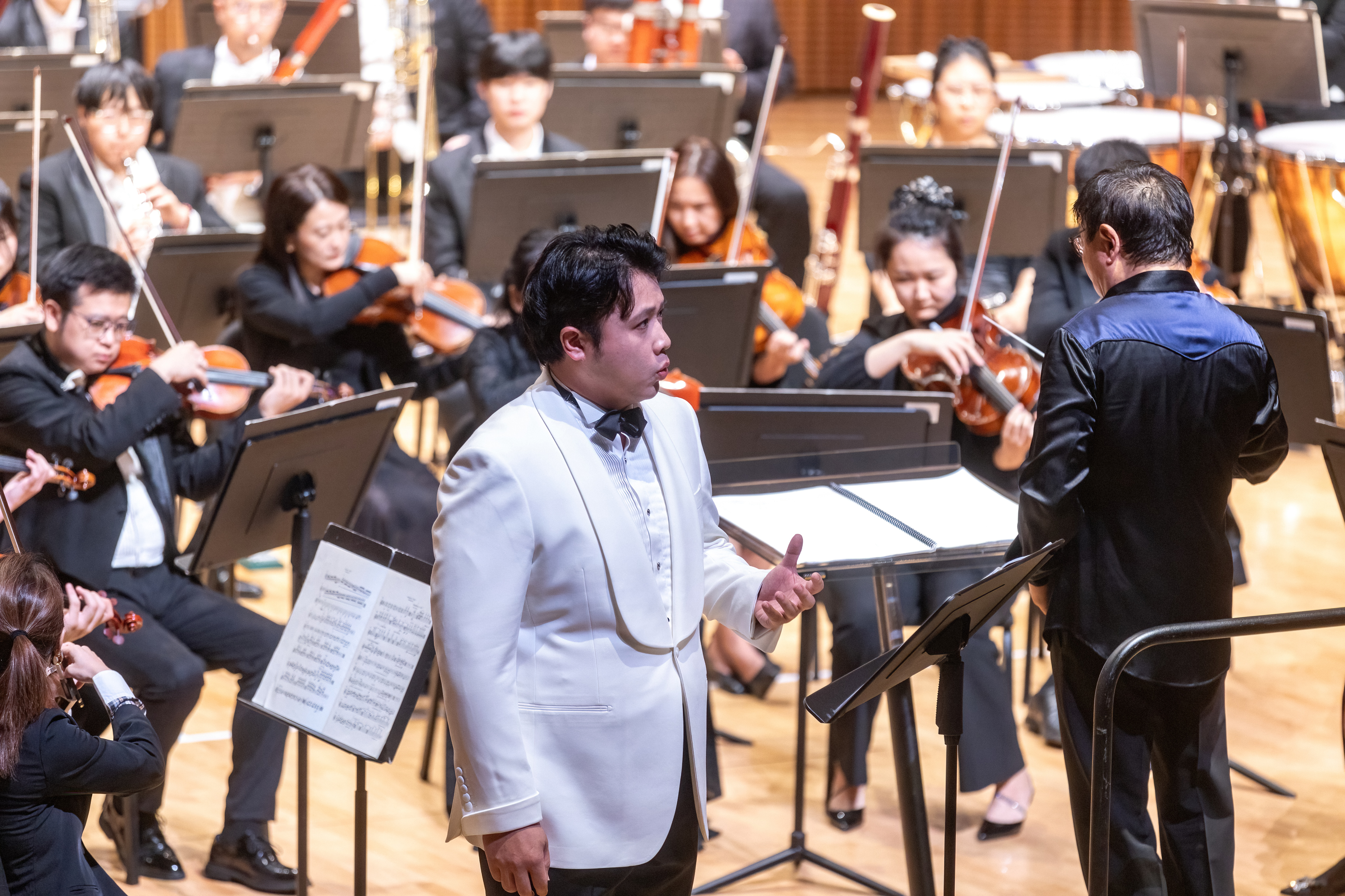 Baritone Hu Sihao led the powerful performance of Symphony: Song of Lingnan, delivering a heartfelt tribute to this vibrant land’s historical depth and contemporary vitality.