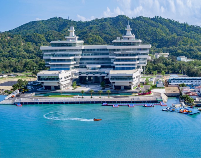 香山海洋科技港是中国第一个无人船产业基地。