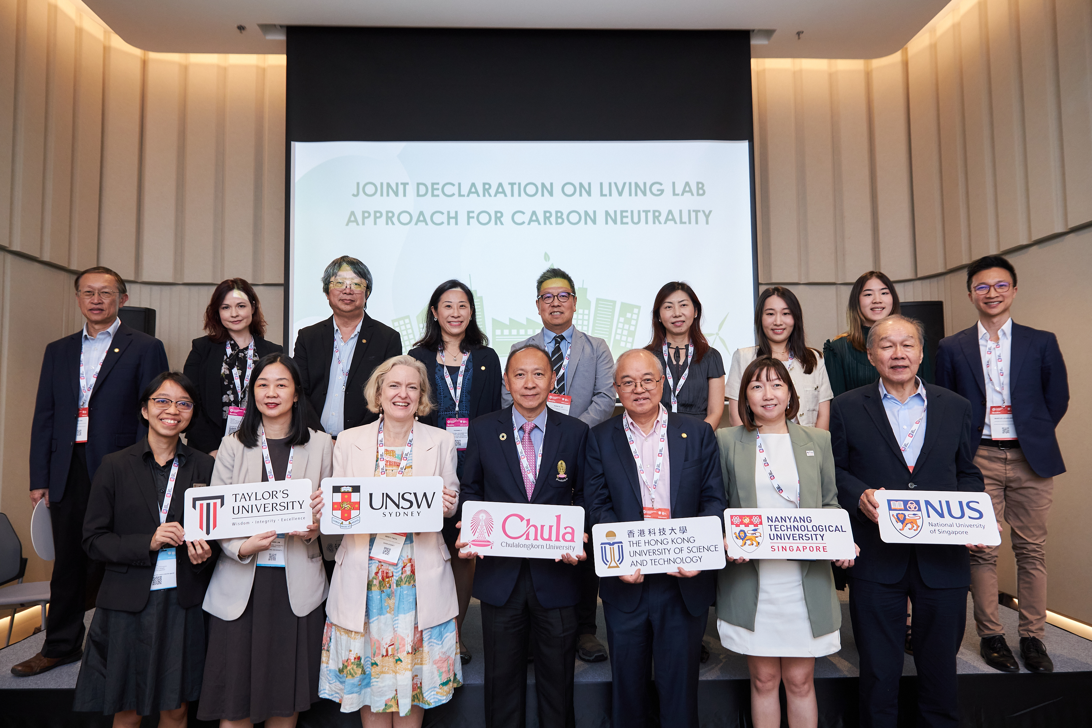 HKUST VPIA Prof. Wang Yang (front row, third right) leads a Joint Declaration signed by 15 universities to promote Carbon Neutrality with a living lab approach. Representatives from Chulalongkorn University, National University of Singapore, Nanyang Technological University, Taylor’s University and University of New South Wales Sydney attend the ceremony at GSDC.