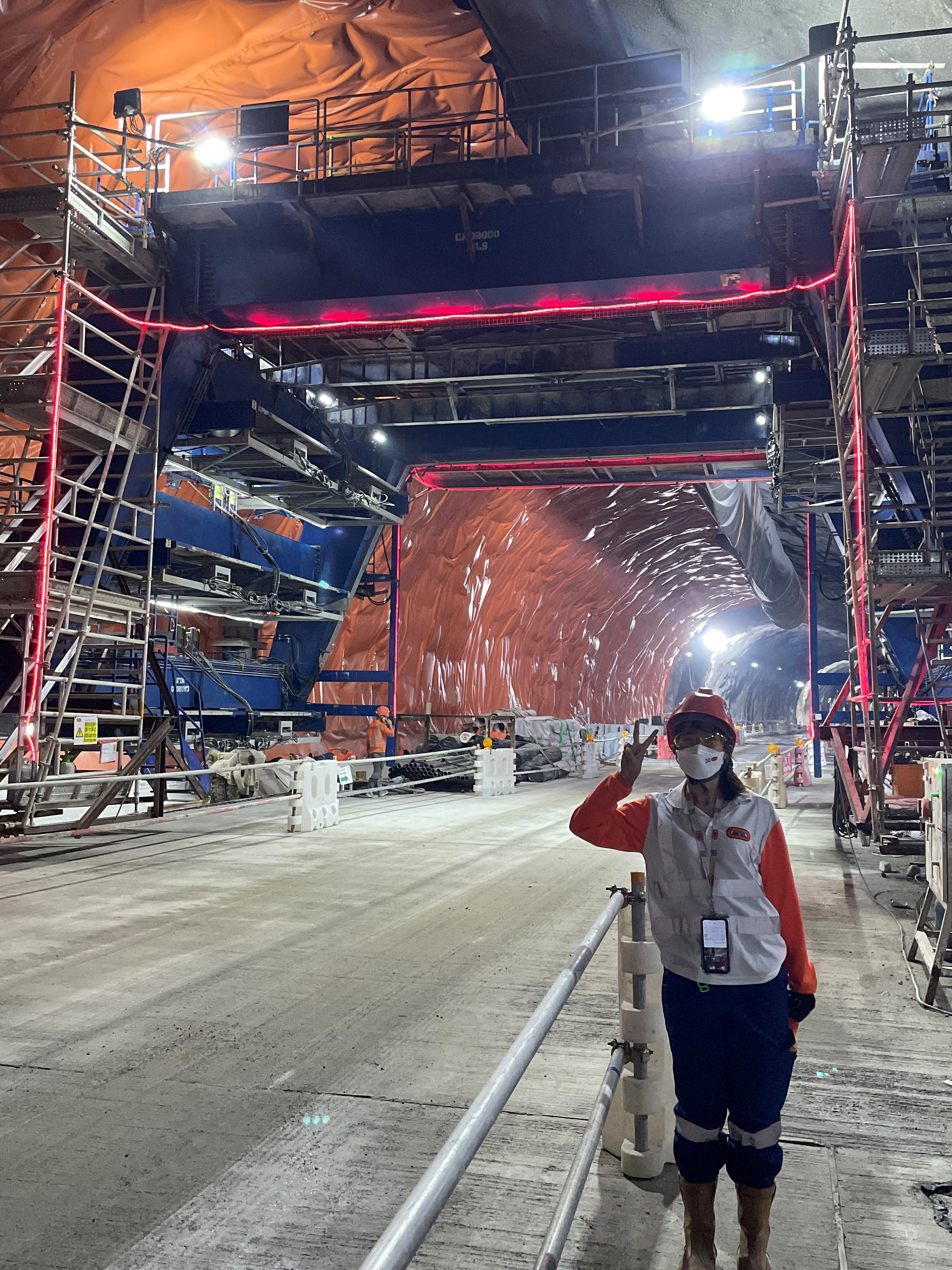 HKUST Civil Engineering graduate Janice PANG working on the Central Kowloon Route