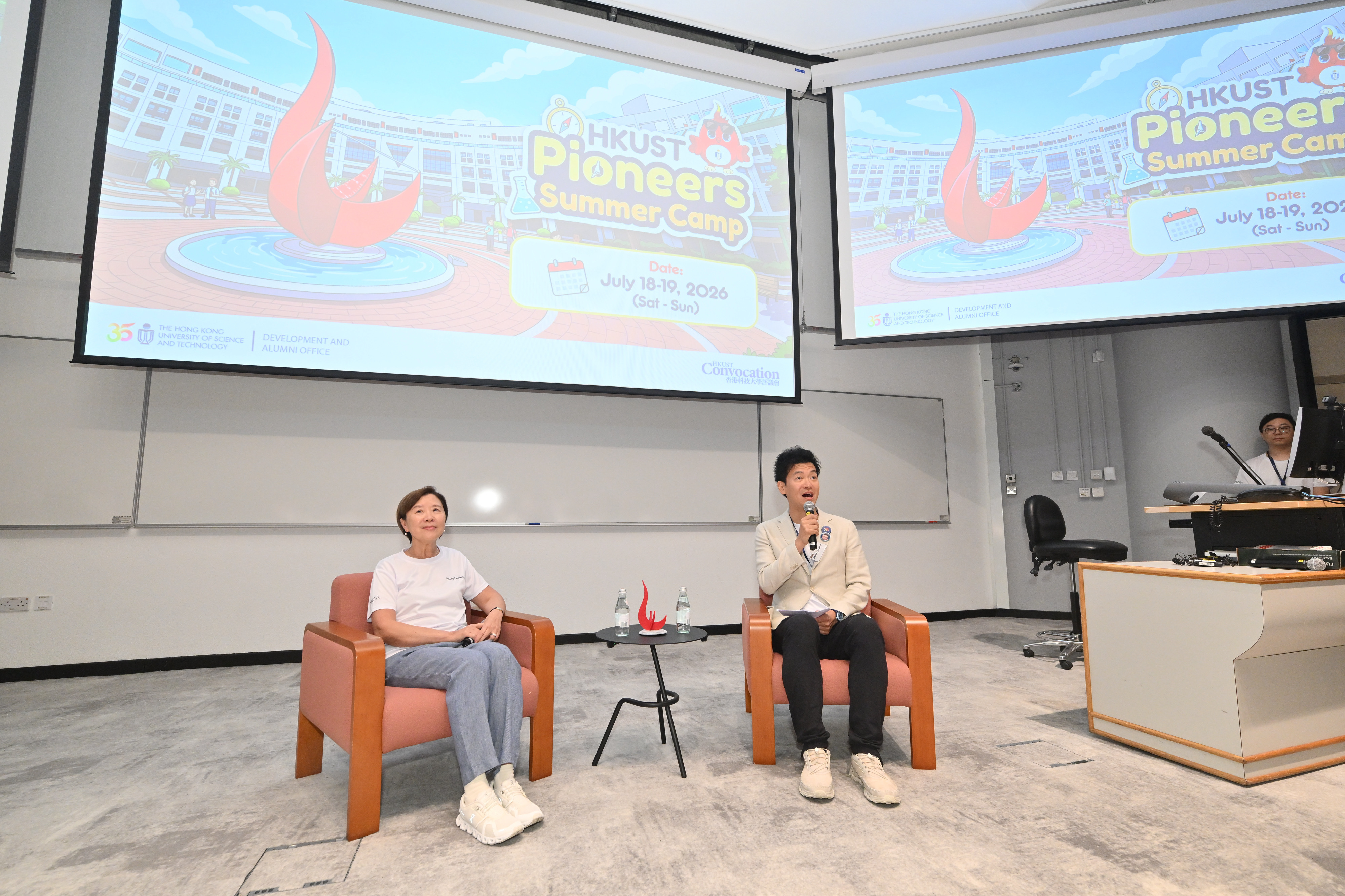 HKUST President Prof. Nancy Ip (left) joined HKUST Council Member and HKUST Convocation Chairman Mr. Terry Tsang for a fireside chat. 