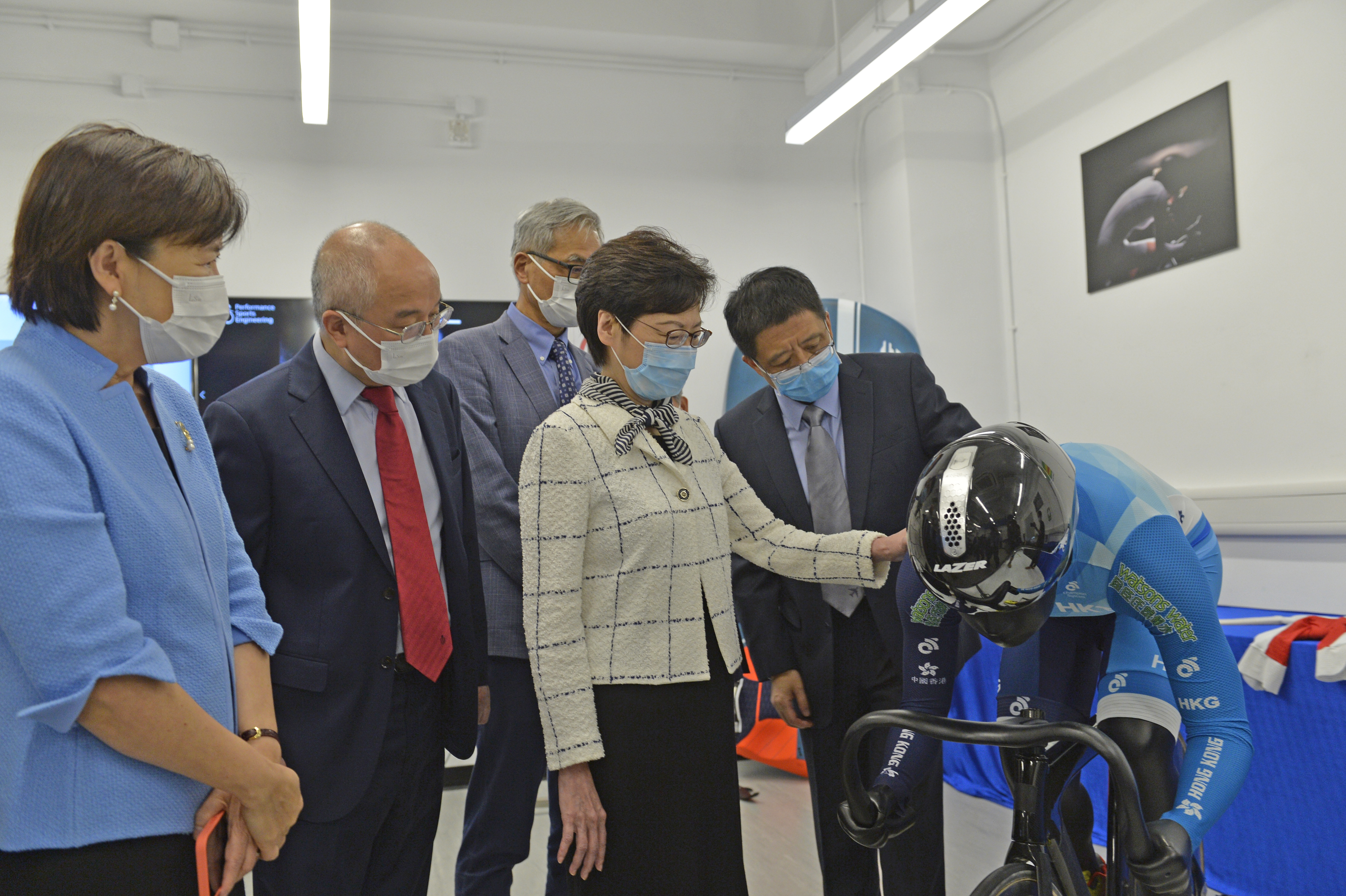 Mrs. Carrie Lam (third from the left) is being introduced to the aerodynamic research outcome, which has helped enhance Hong Kong Cycling team's performance.