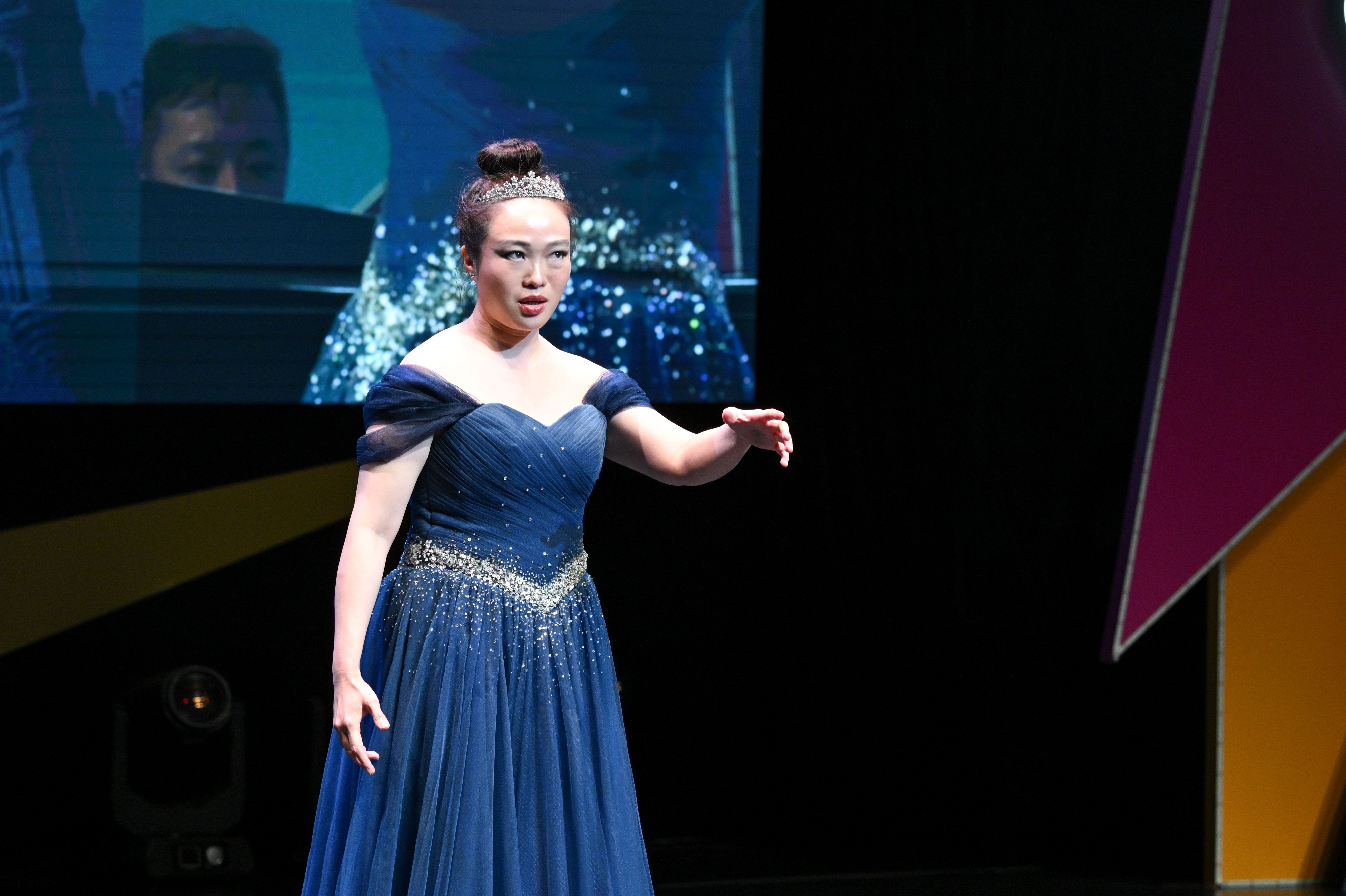 2nd Runner-up Gloria Chan was delighted to sing an aria from Mozart’s The Magic Flute at her alma mater.