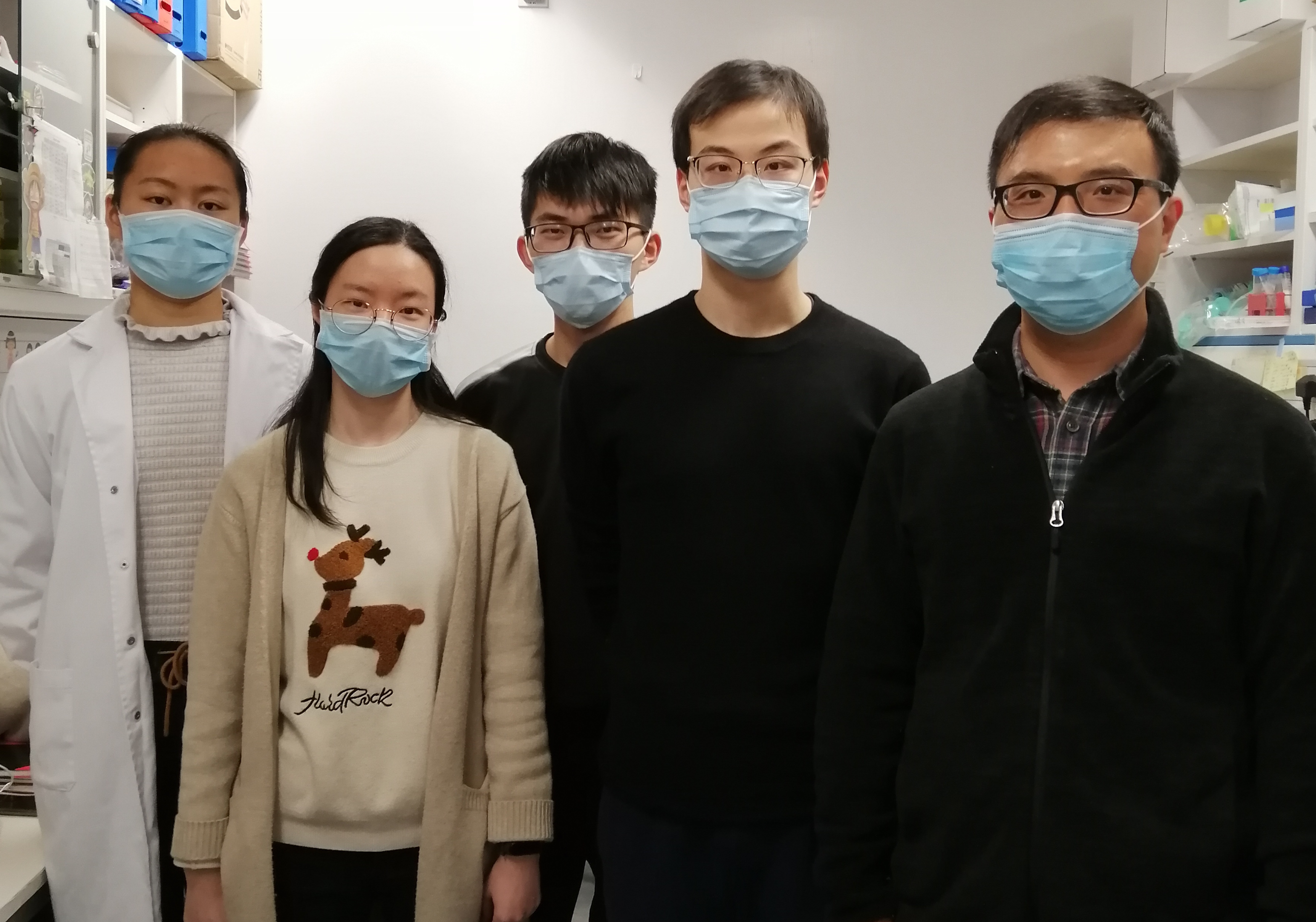 Prof. Guo (first right) and his research team