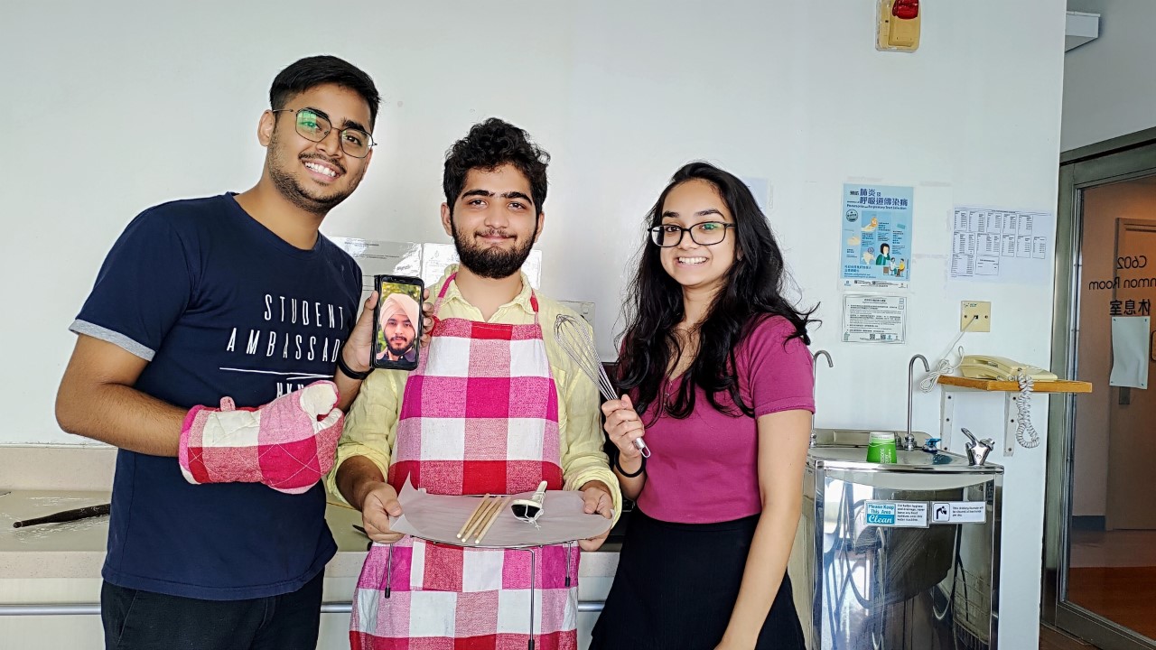 student baking cutlery