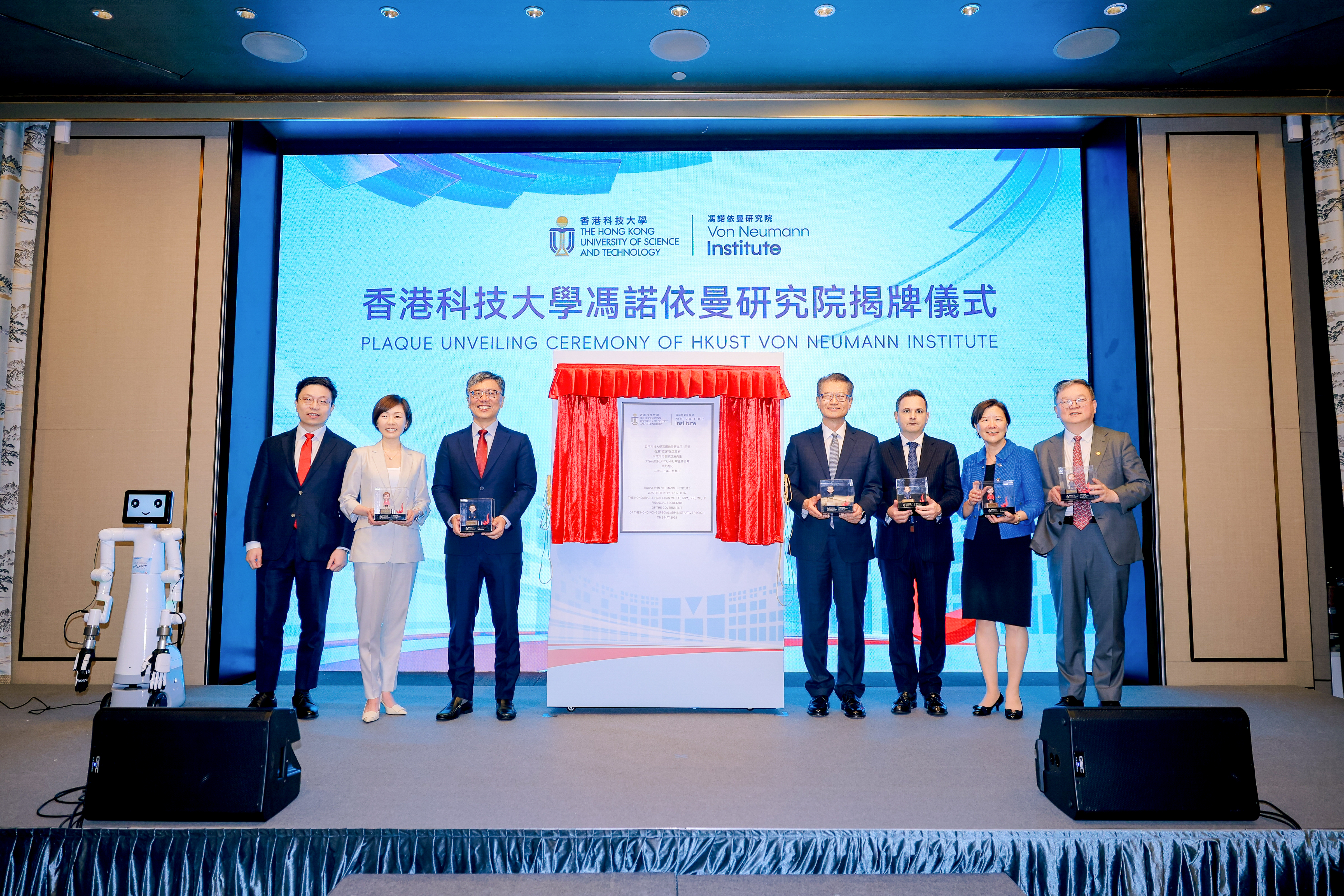 研究院副院长谭平教授团队开创的公司「光影焕像」为一众嘉宾度身订造独一无二的AI生成3D人像模型。