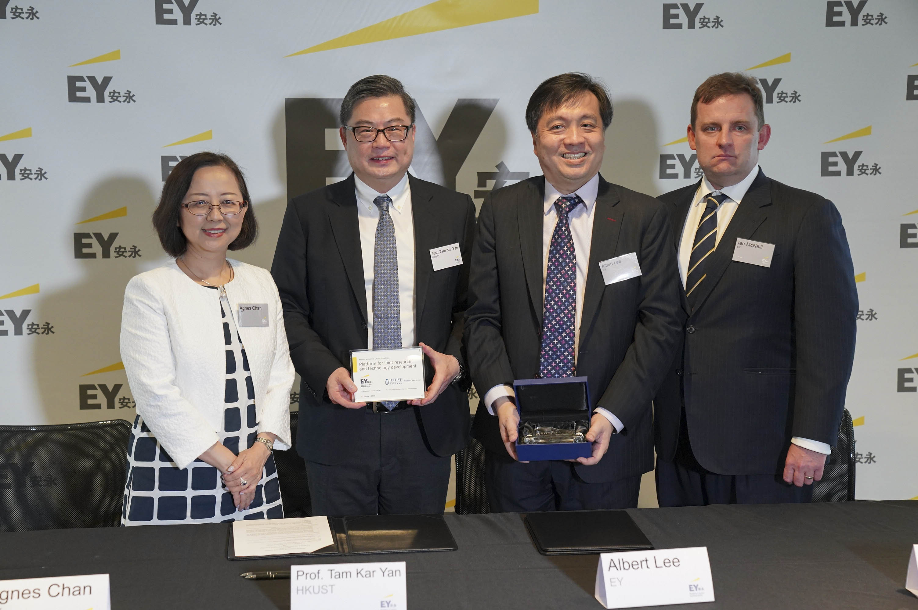 (From left) Agnes CHAN, EY Managing Partner – Hong Kong & Macau; Prof. TAM Kar Yan, Dean of HKUST Business School; Albert LEE, EY Global Tax Technology and Transformation Co-Leader and Asia-Pacific Tax Technology and Transformation Leader; and Ian MCNEILL, EY Asia Pacific Tax Deputy Leader.