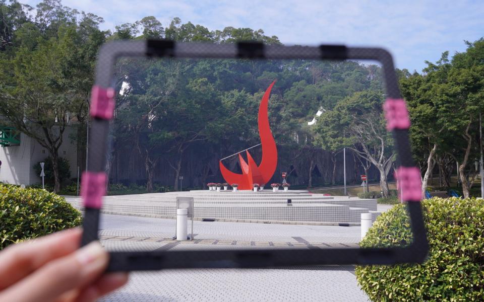 高教授團隊研發的聚合物納米薄膜。