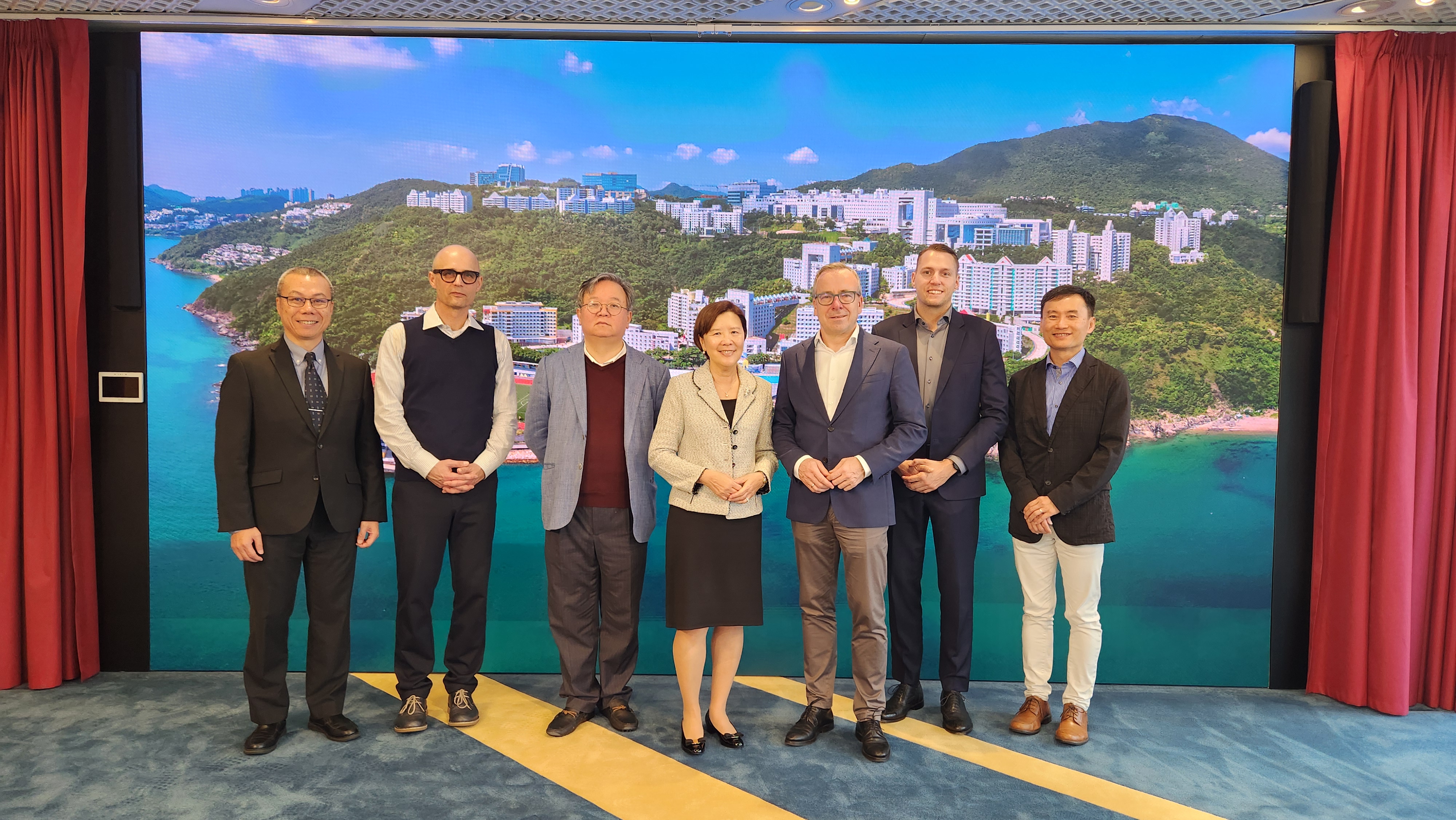 A group photo of Dieter Schwarz Foundation delegation and the HKUST team.