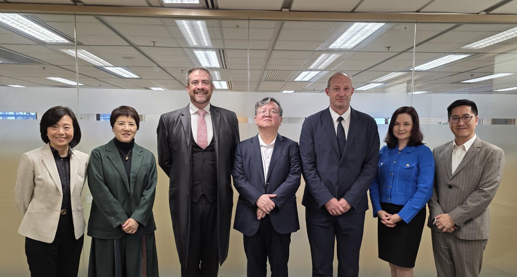 A group photo of UNSW Sydney delegation and the team of HKUST, including HKUST Provost Prof. GUO Yike (center), Associate Provost (Institutional Data and Research) Dr. Alison LLOYD (second right), Assistant Vice-President (Global Engagement) Prof. Angela NG (second left), UNSW Sydney Vice-Chancellor and President Prof. Attila BRUNGS (third left), Dean of Lifelong Learning Prof. Nick WAILES (third right) and China Country Director Ms. Rachel WEI (first left).