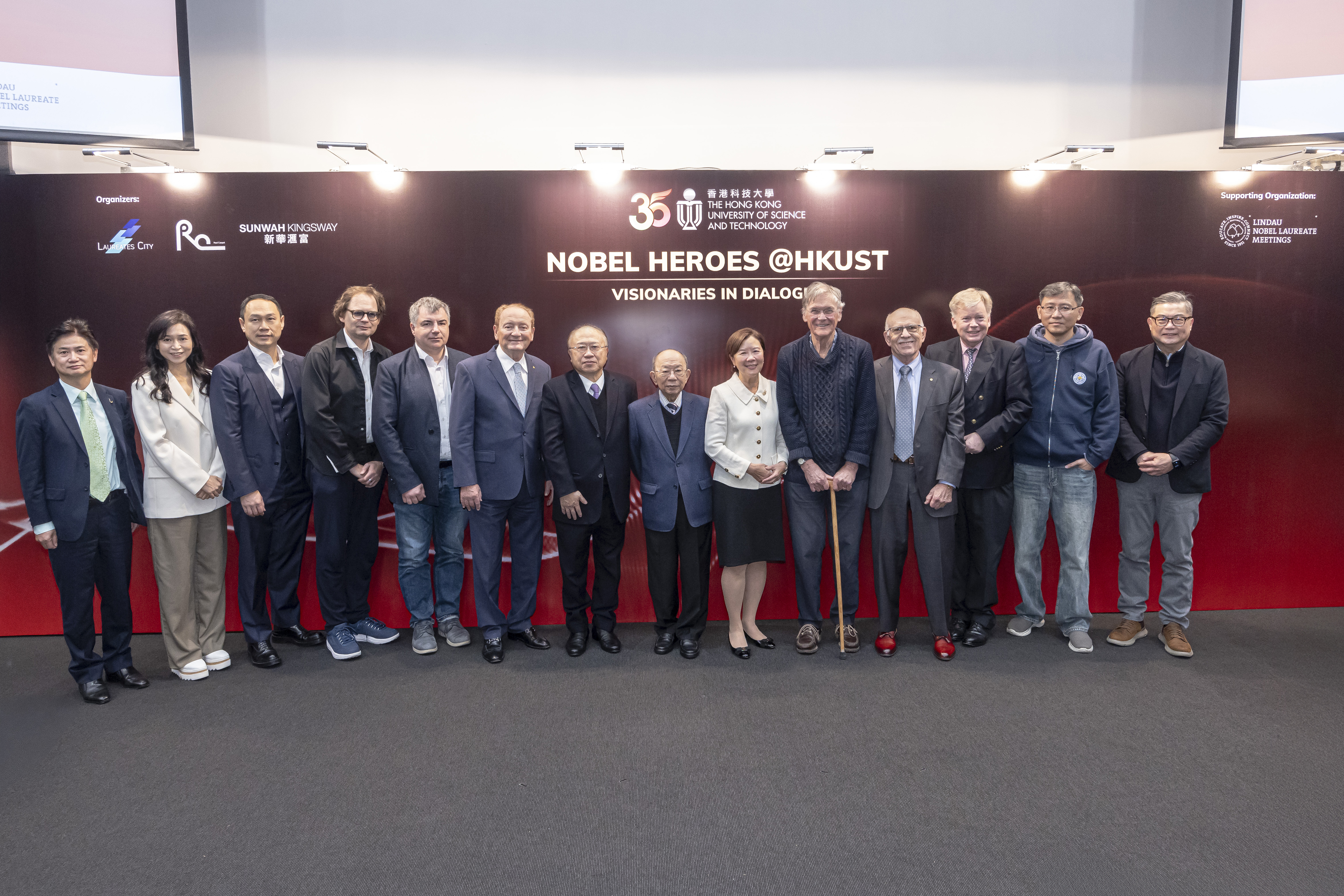 A group photo of the four Nobel Laureates Prof. Tim HUNT (fifth right), Prof. Louis J. IGNARRO (forth right), Prof. Robert C. MERTON (sixth left), Prof. Konstantin NOVOSELOV (fifth left), HKUST President Prof. Nancy IP (sixth right), senior management and our esteemed guests. 